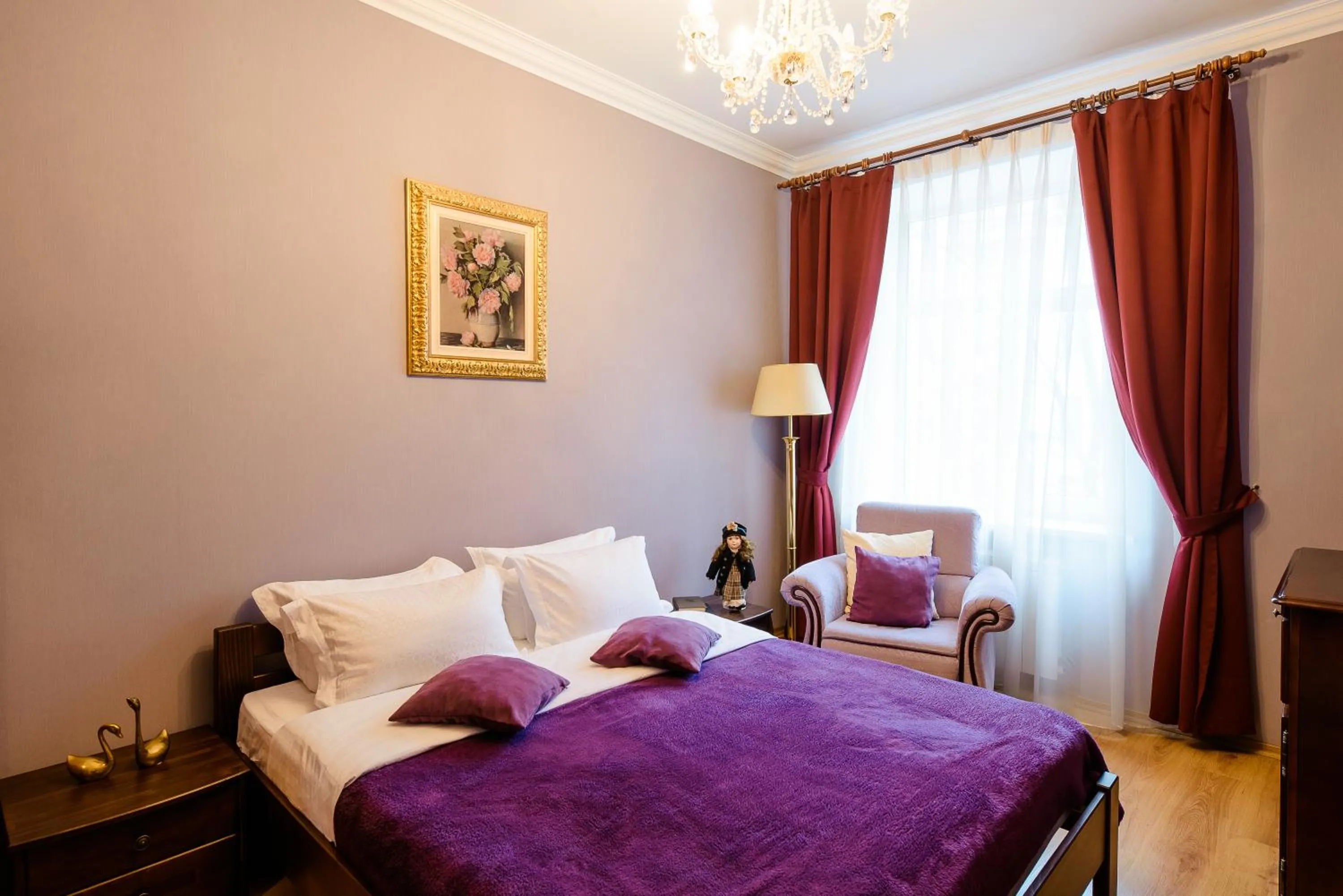 Photo of the whole room, Bed in Khreschatyk Suites