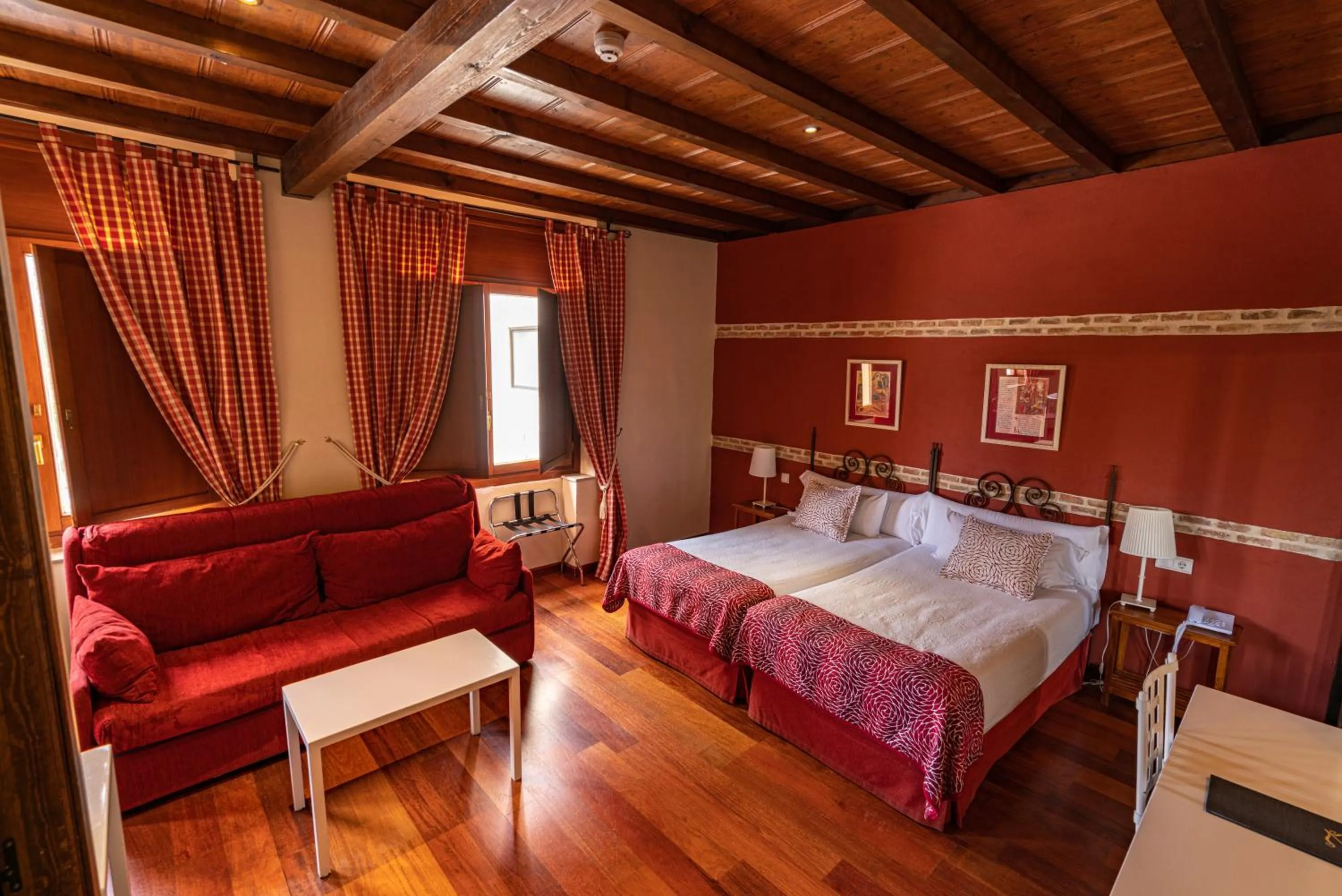 Bed in Hotel Real Monasterio de San Zoilo