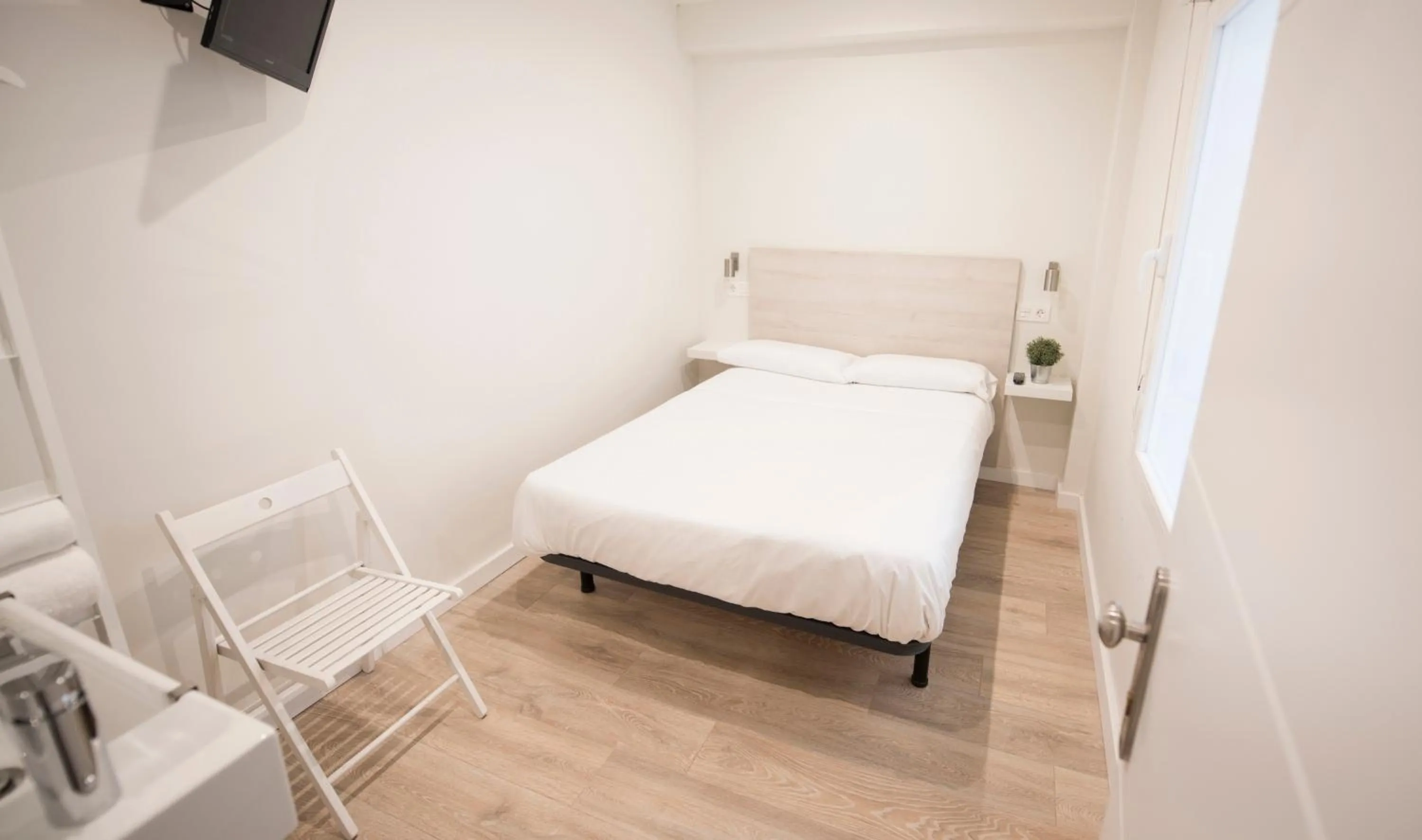 Photo of the whole room, Bed in Happy Hostal Carrales