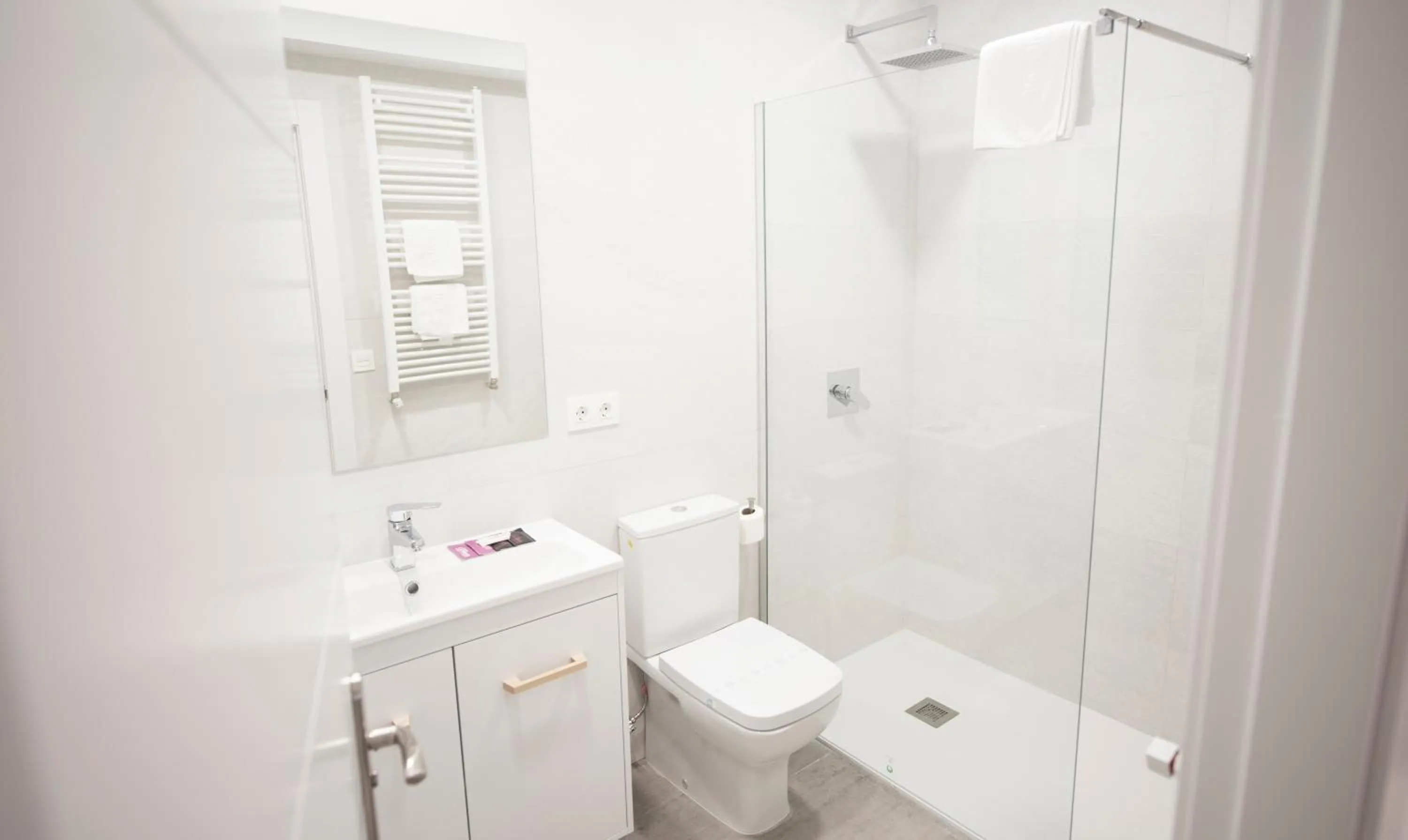 Shower in Happy Hostal Carrales