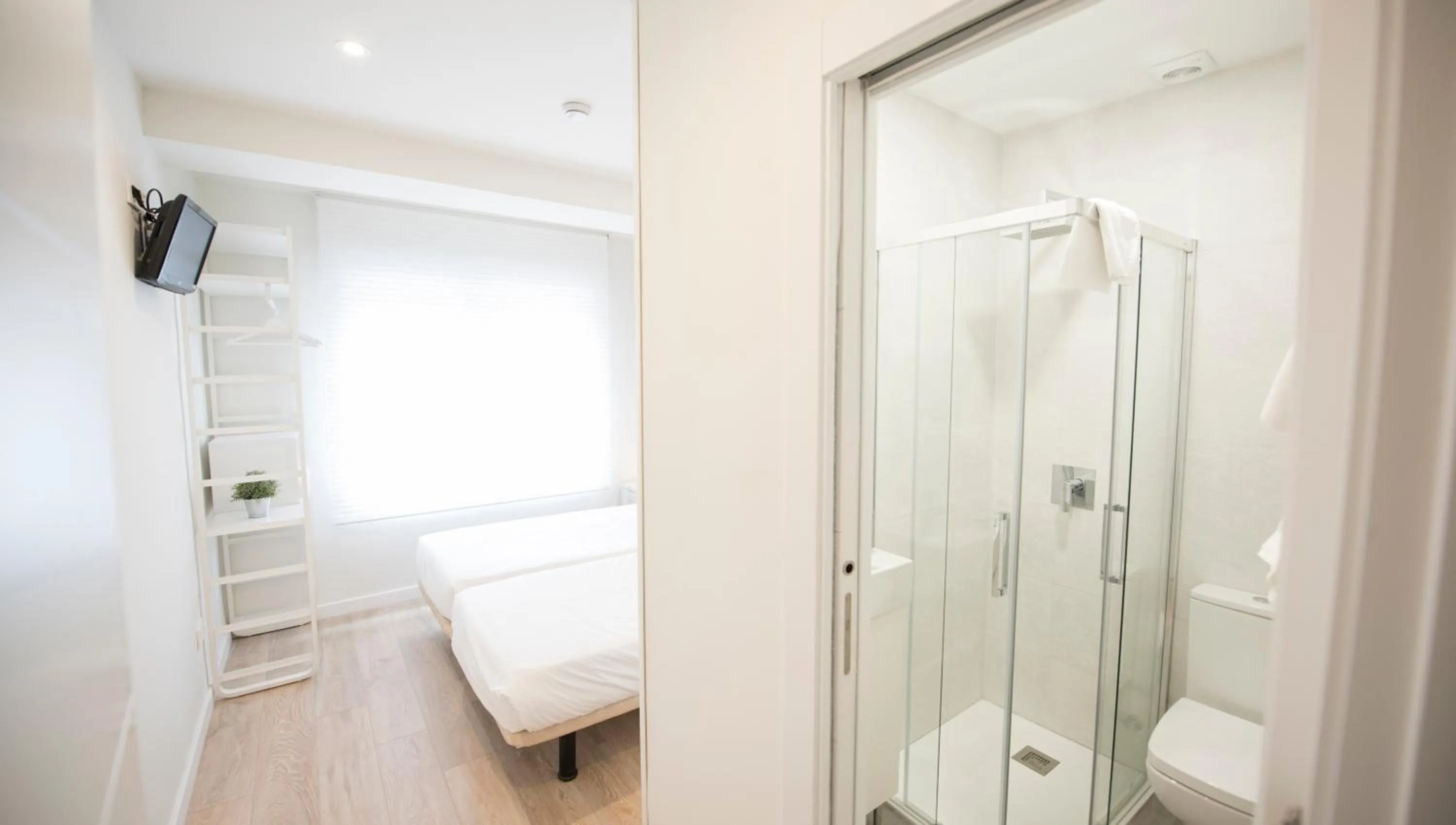 Shower in Happy Hostal Carrales