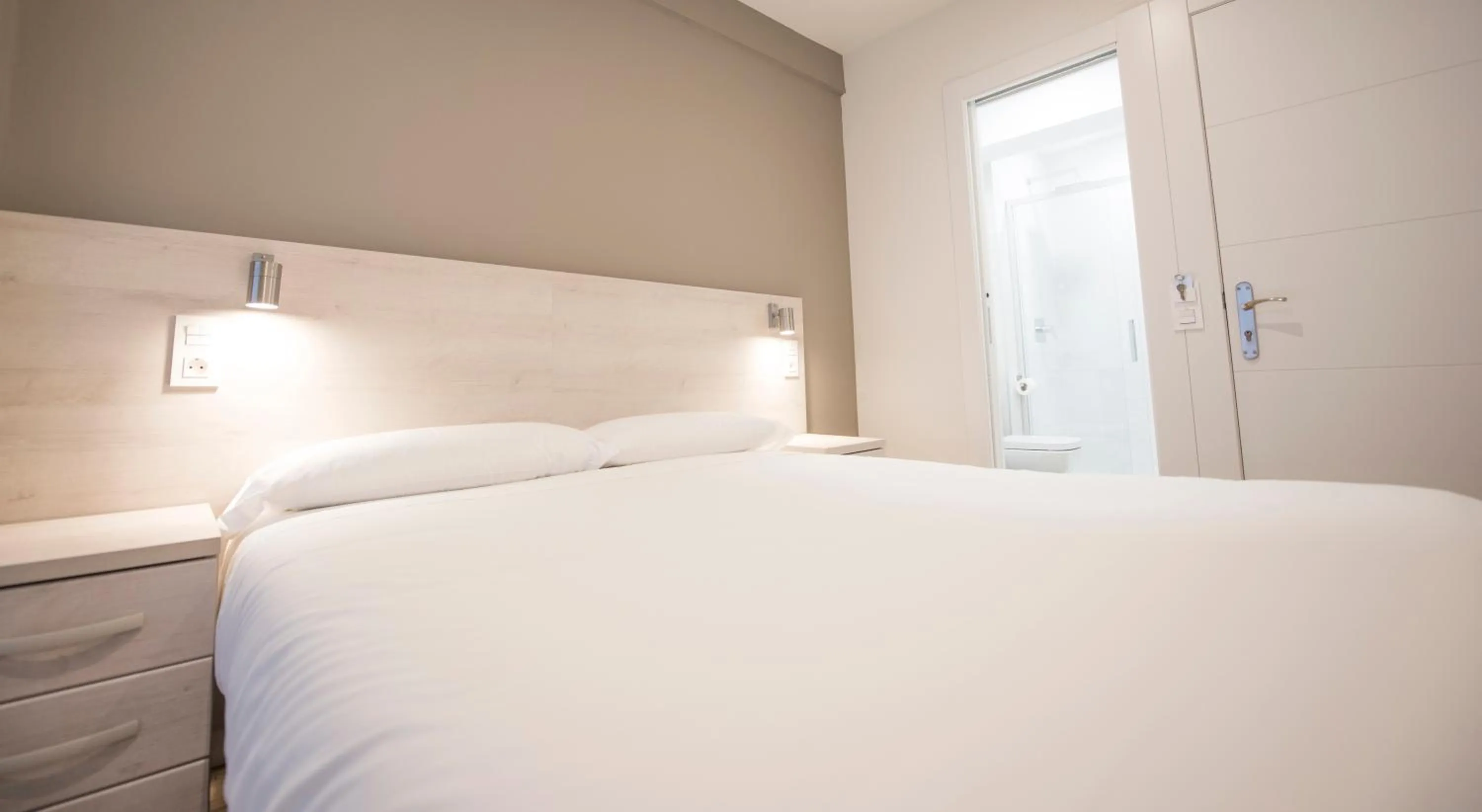 Decorative detail, Bed in Happy Hostal Carrales