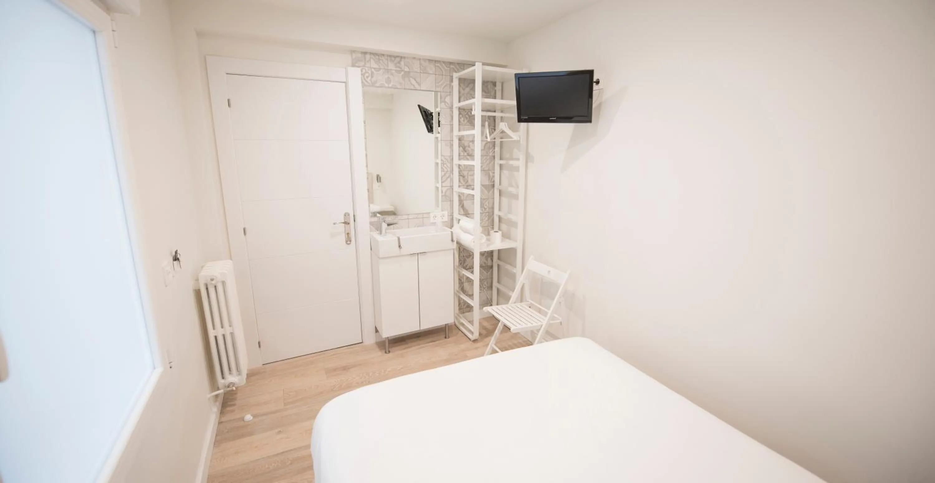 Photo of the whole room, Bed in Happy Hostal Carrales