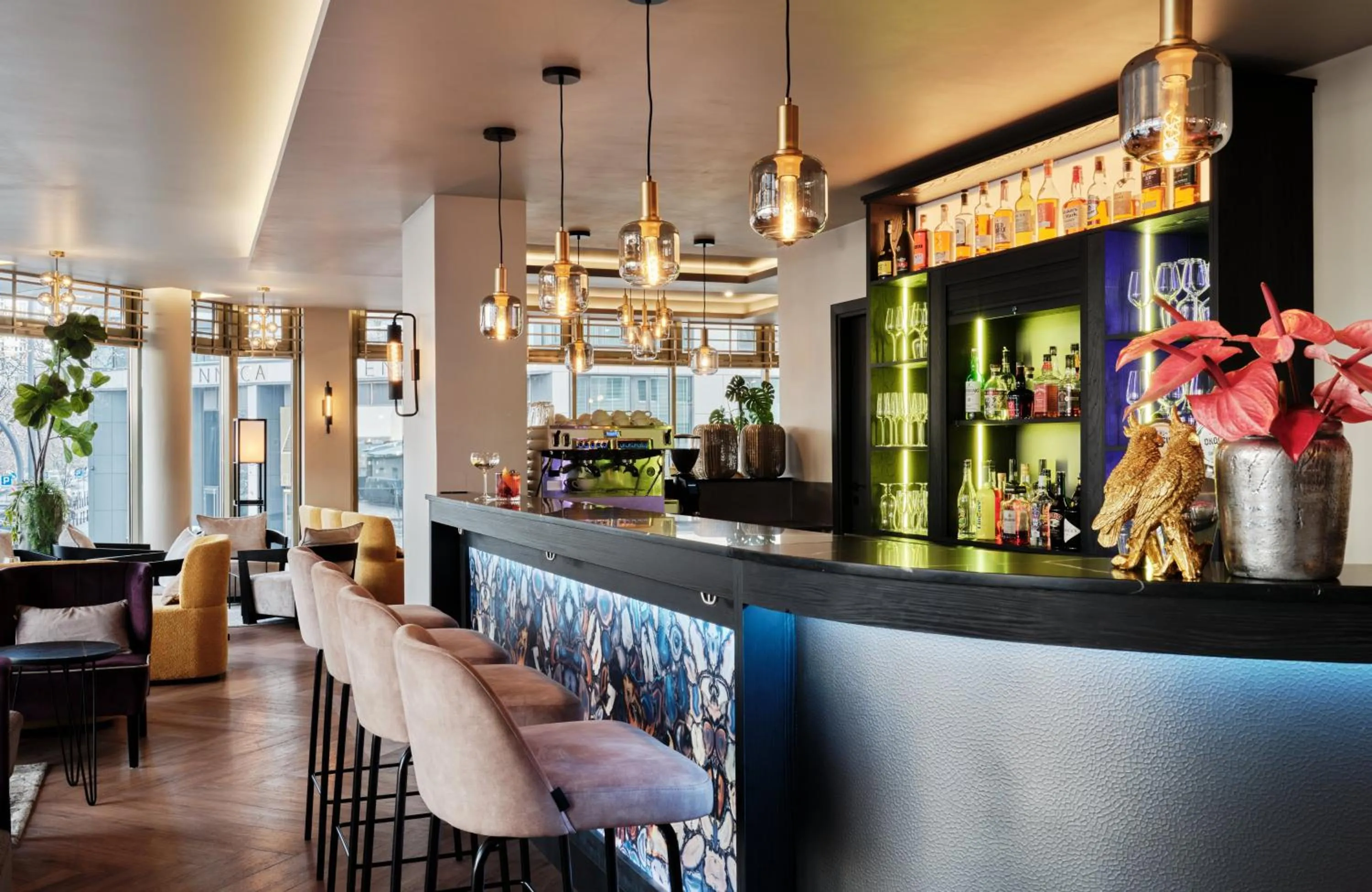 Lounge or bar in Leonardo Royal Hotel Warsaw