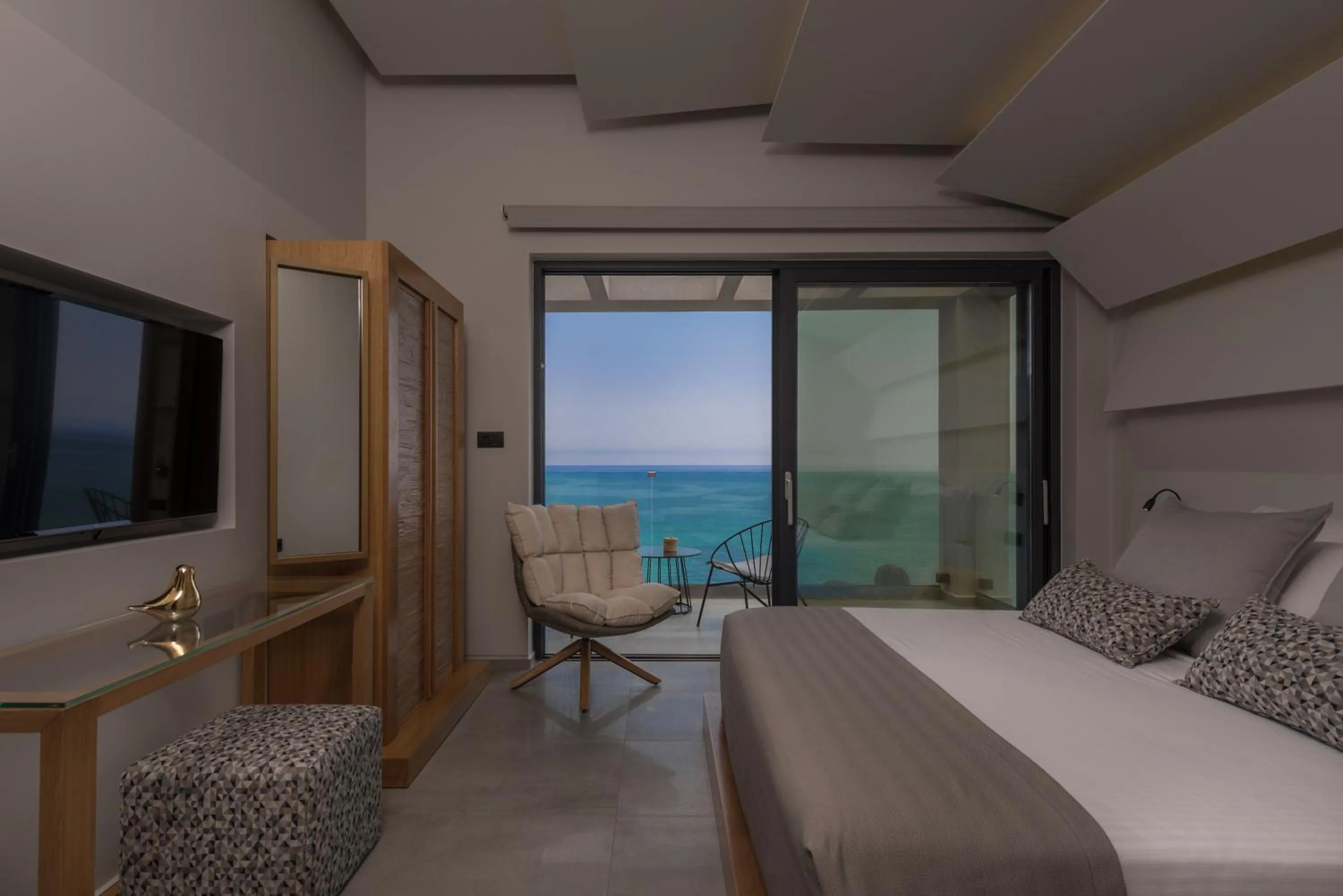 Bed in Sueño LUXURY VILLA, in Argasi 180 Iconic Sea View