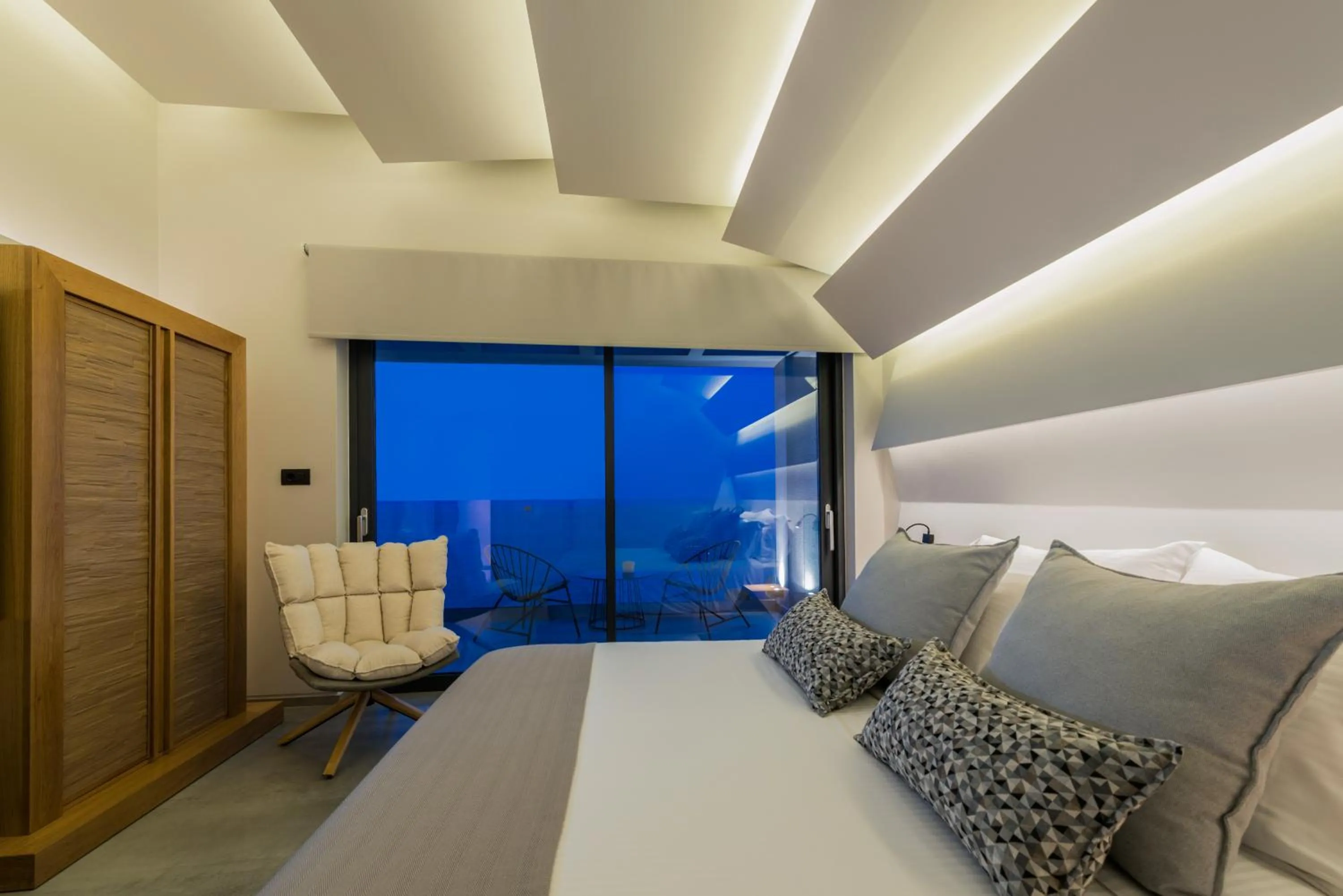 Bed in Sueño LUXURY VILLA, in Argasi 180 Iconic Sea View