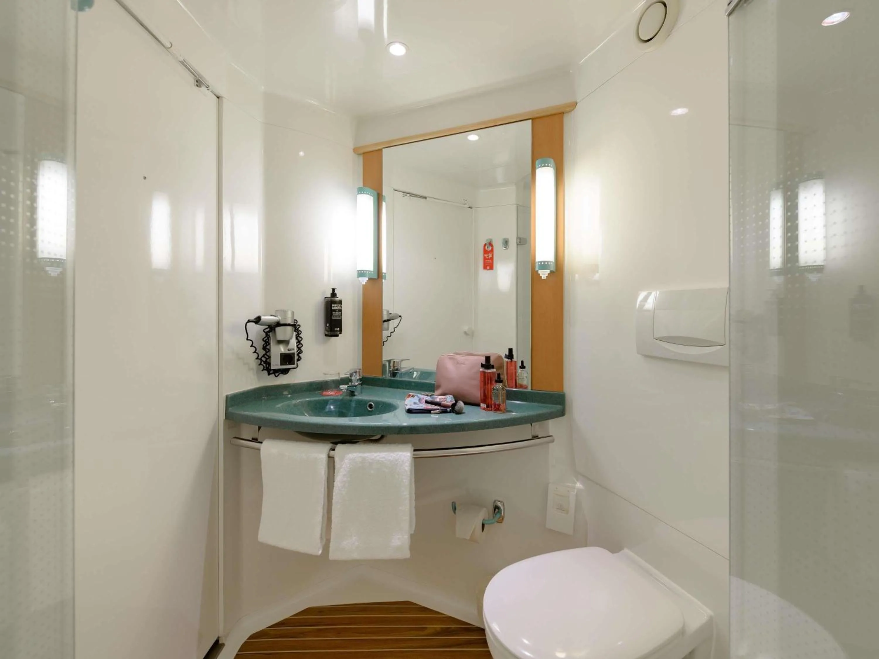 Bedroom in ibis Heilbronn City