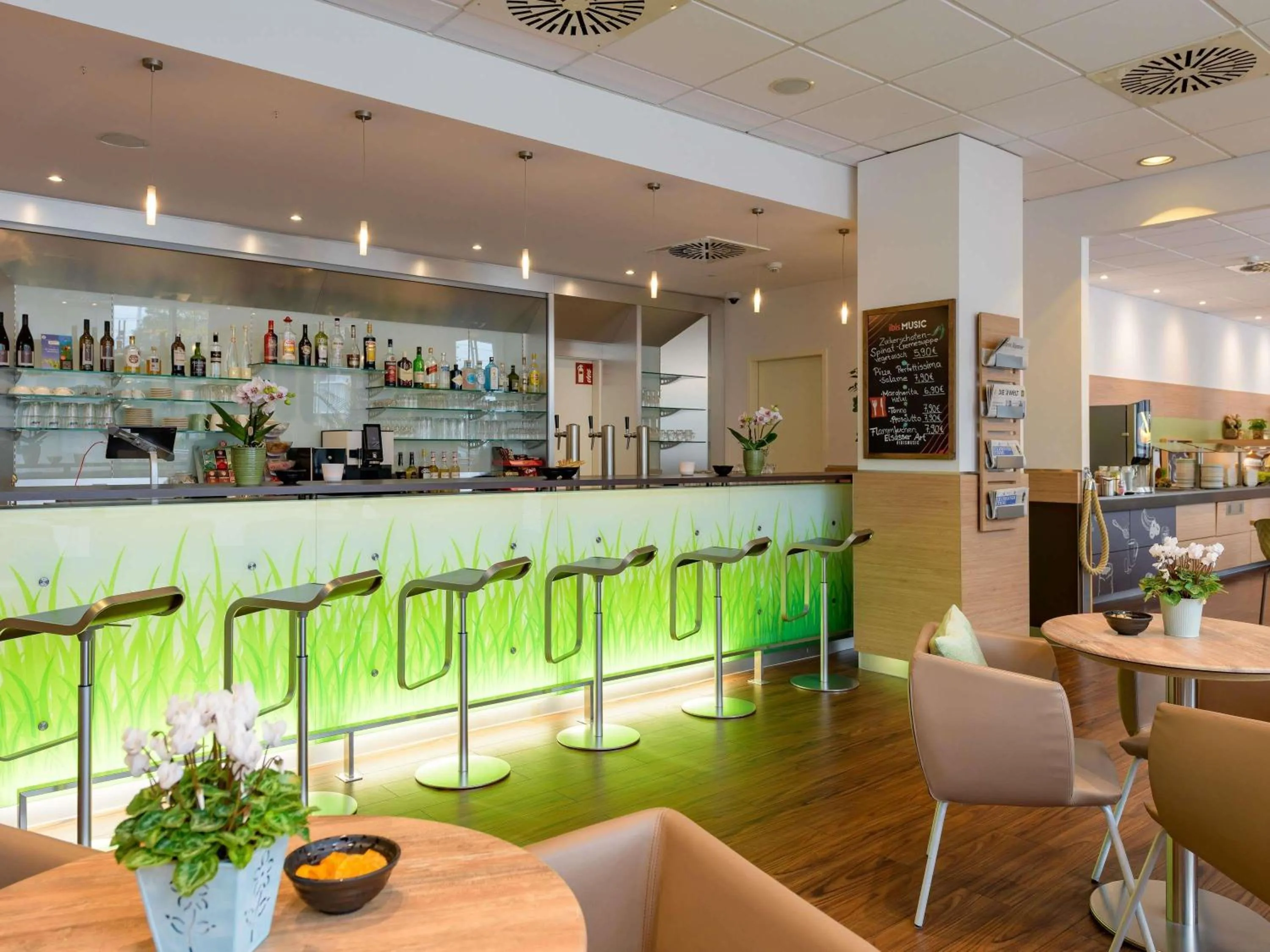 Lounge or bar in ibis Heilbronn City