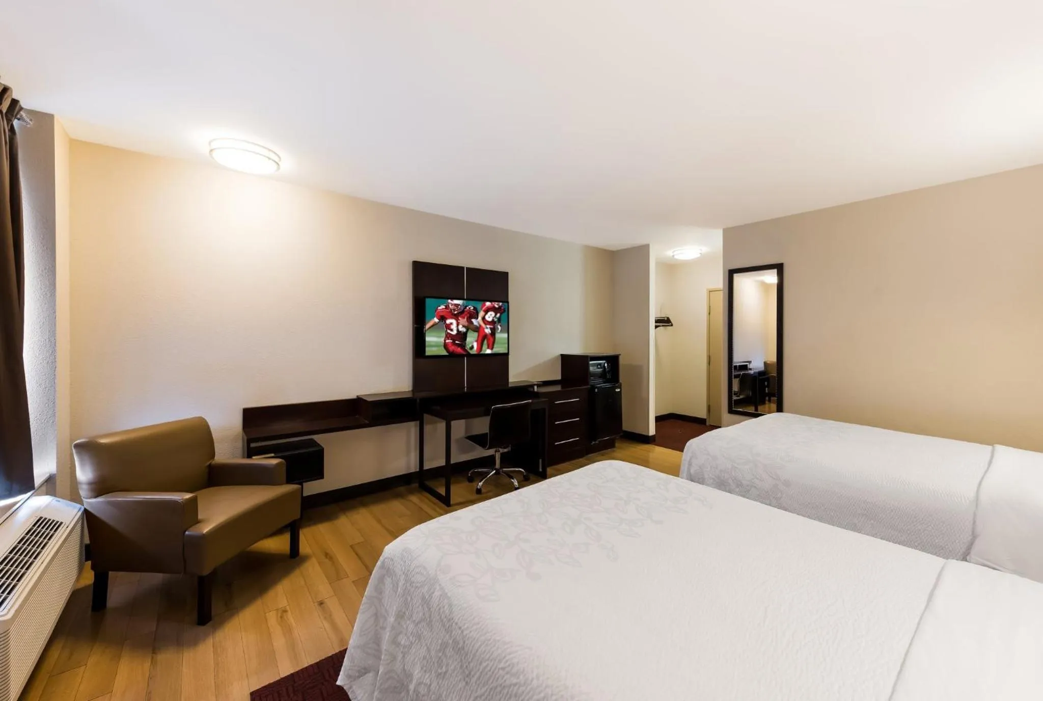 Photo of the whole room, Bed in Red Roof Inn PLUS+ Columbus Downtown - Convention Center