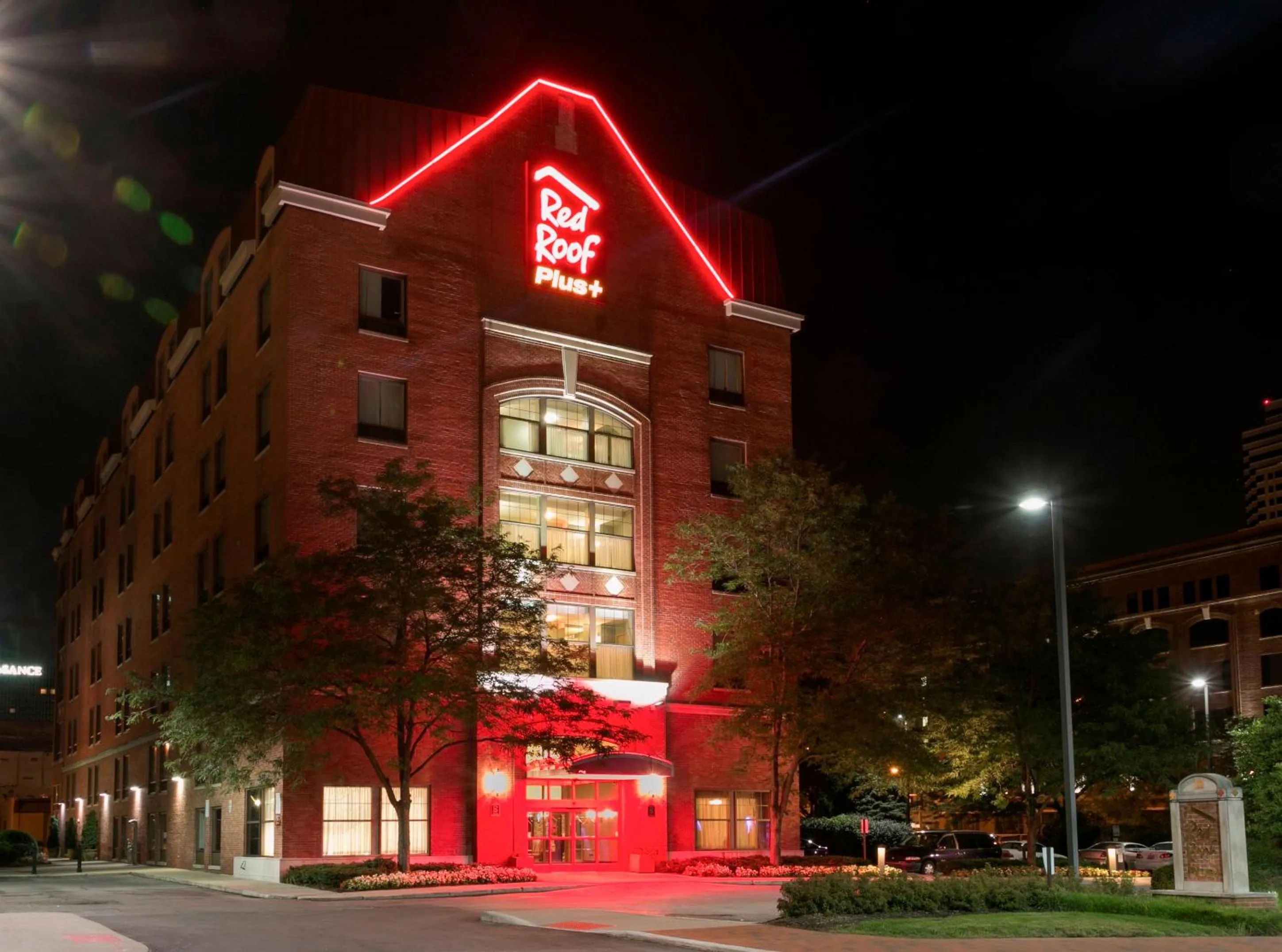 Property building in Red Roof Inn PLUS+ Columbus Downtown - Convention Center
