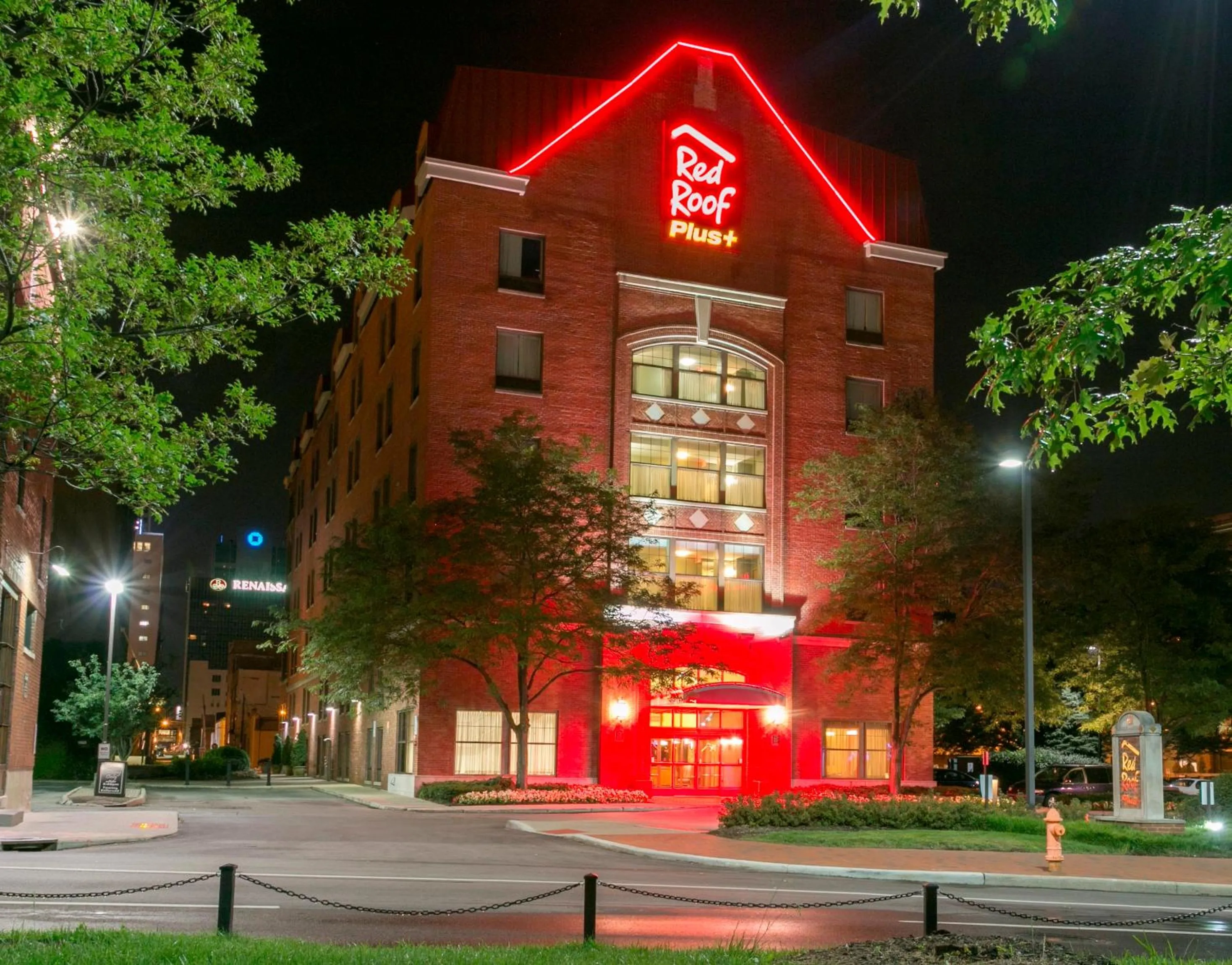 Property building in Red Roof Inn PLUS+ Columbus Downtown - Convention Center