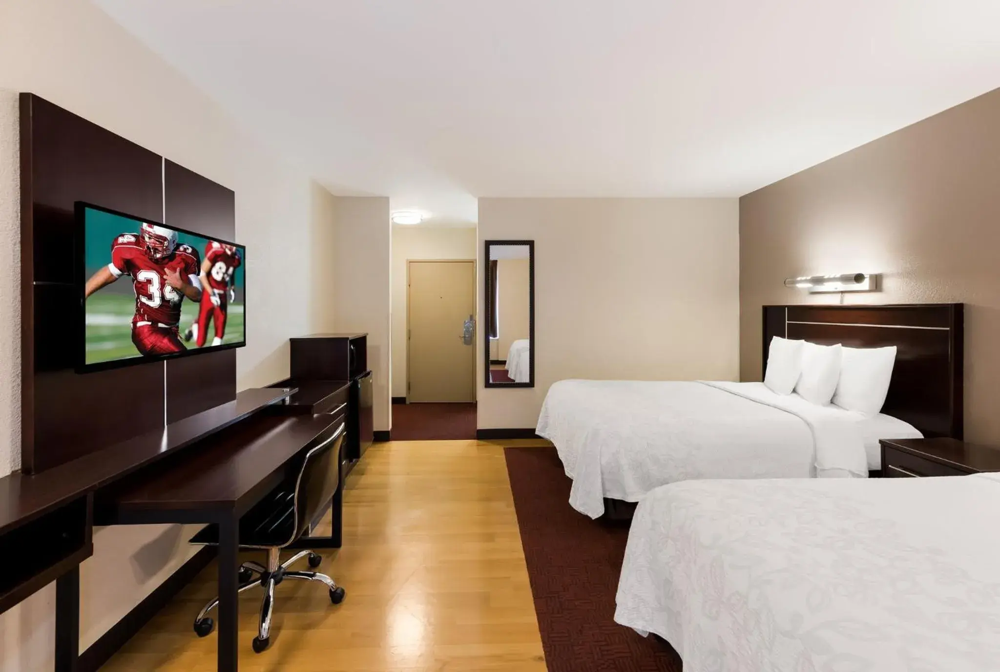 Deluxe Room with Two Double Beds Smoke Free in Red Roof Inn PLUS+ Columbus Downtown - Convention Center Deluxe Room with Two Double Beds Smoke Free in Red Roof Inn PLUS+ Columbus Downtown - Convention Center