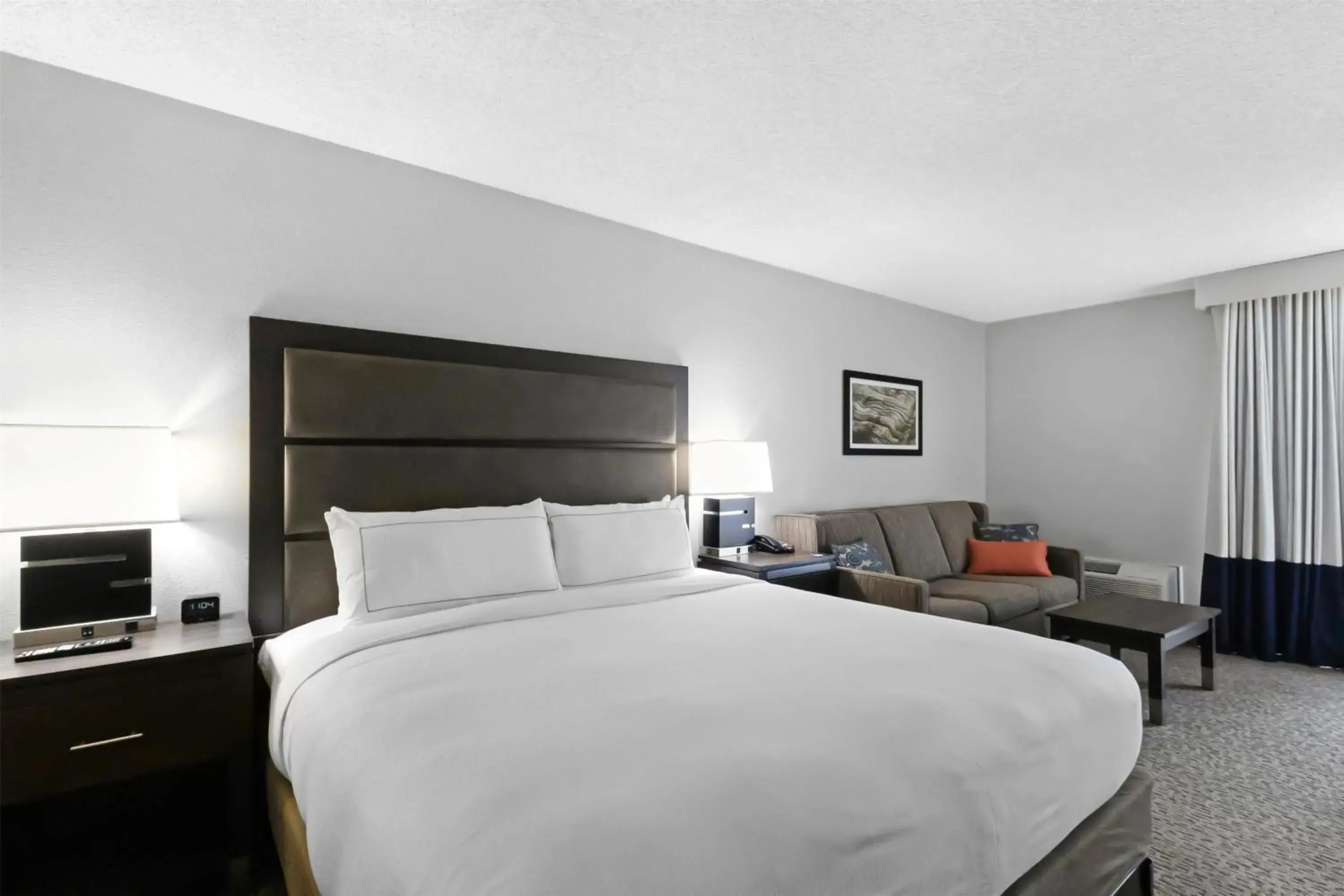 Living room, Bed in DoubleTree by Hilton Palm Beach Gardens Living room, Bed in DoubleTree by Hilton Palm Beach Gardens