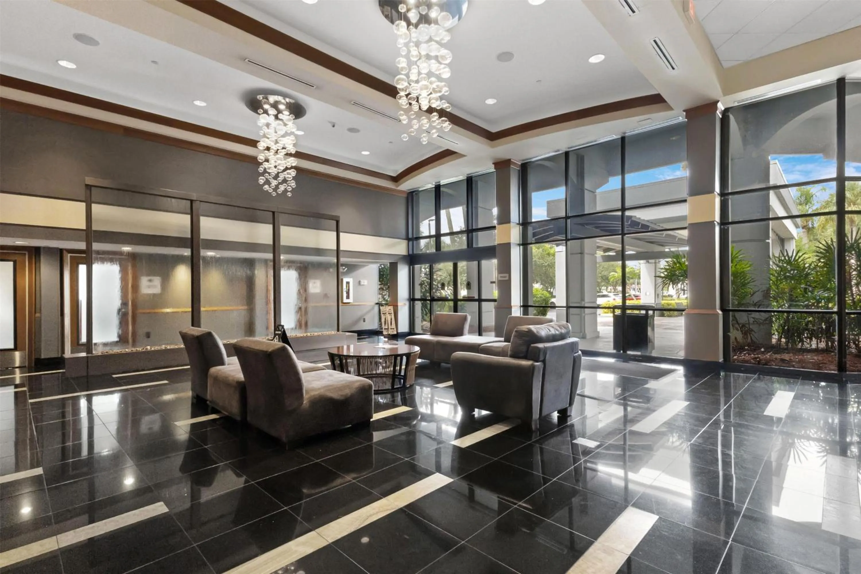 Lobby or reception in DoubleTree by Hilton Palm Beach Gardens