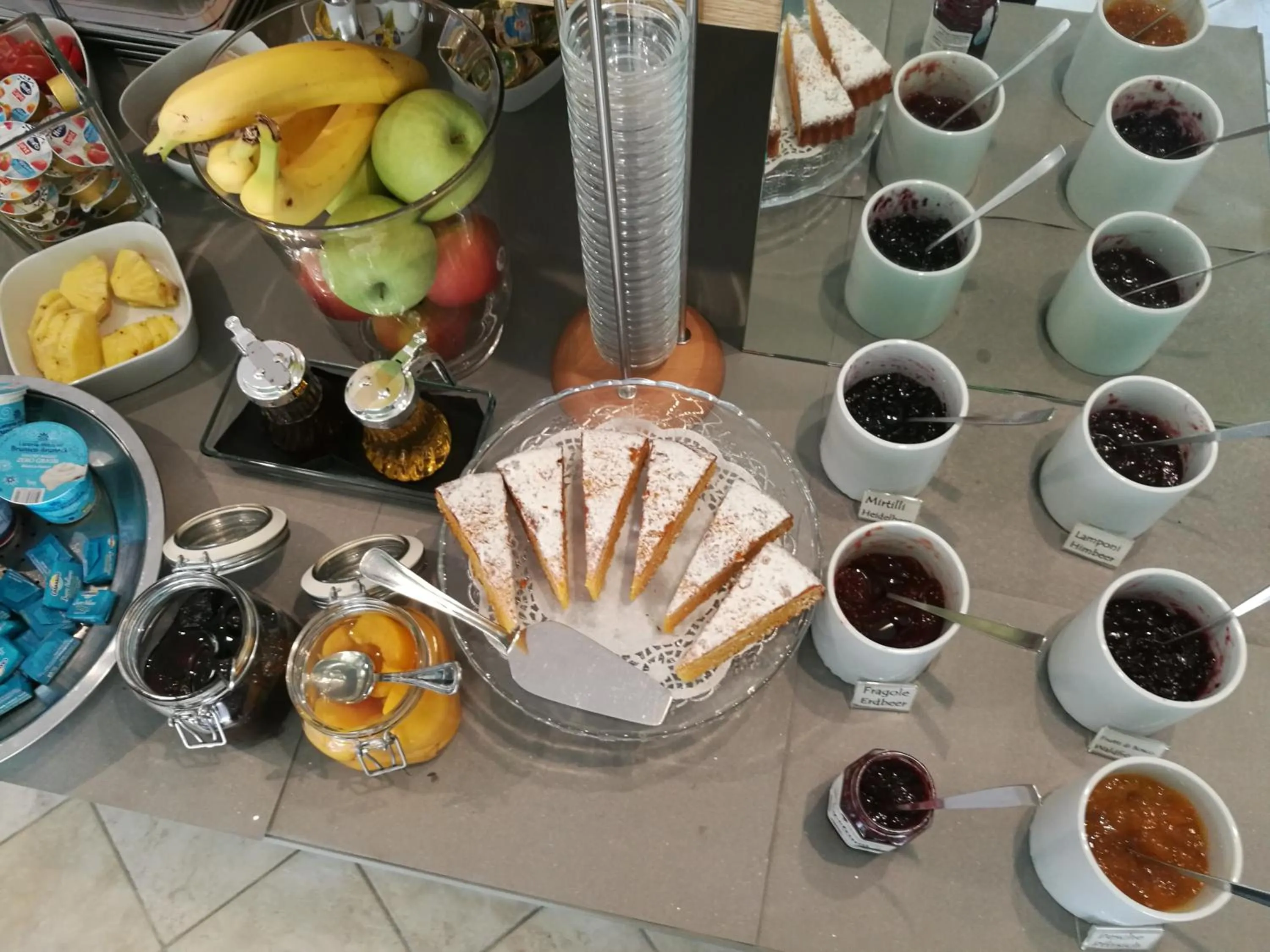 Buffet breakfast in Hotel Caracas