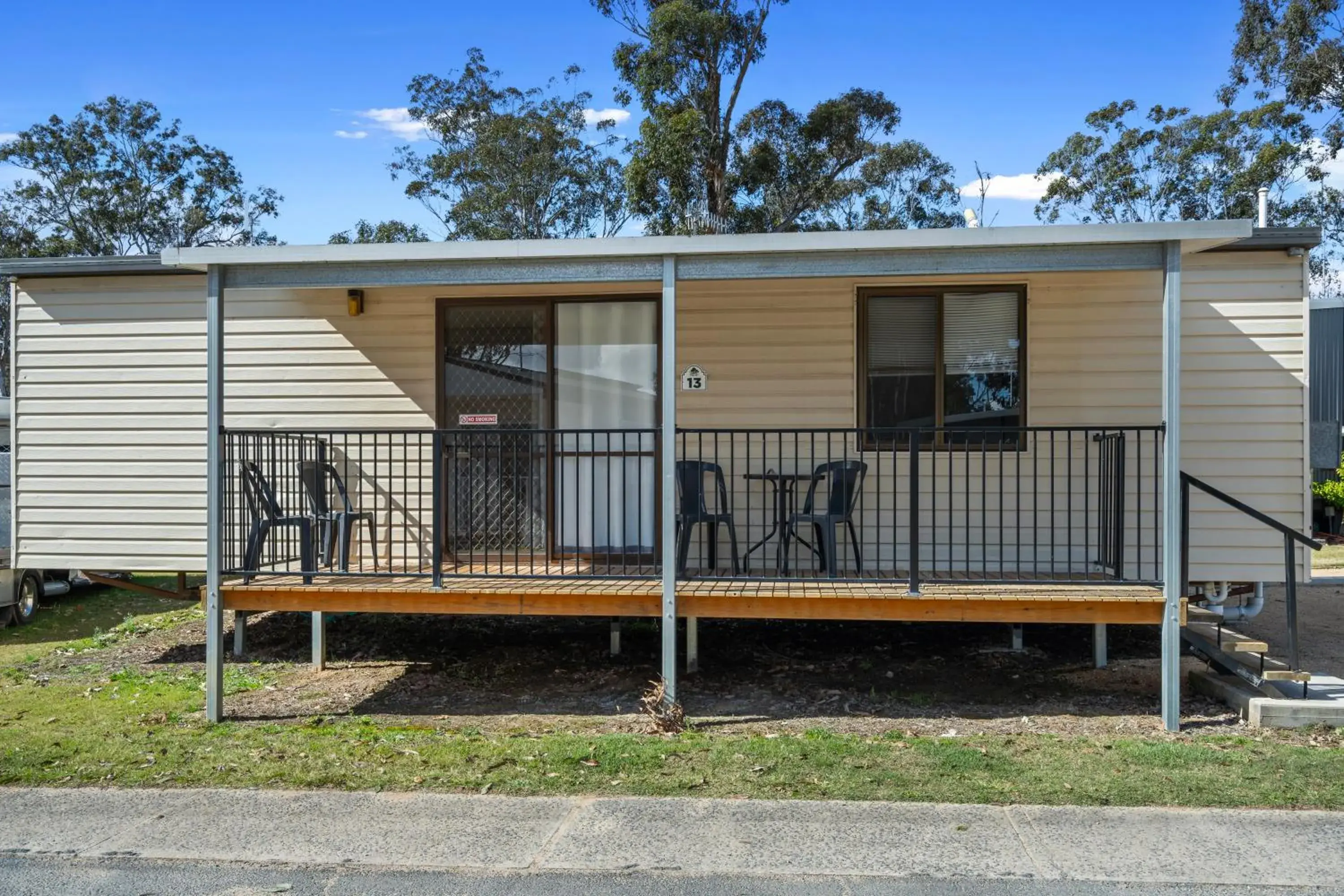 Superior One-Bedroom Cabin in Crows Nest Tourist Park Superior One-Bedroom Cabin in Crows Nest Tourist Park