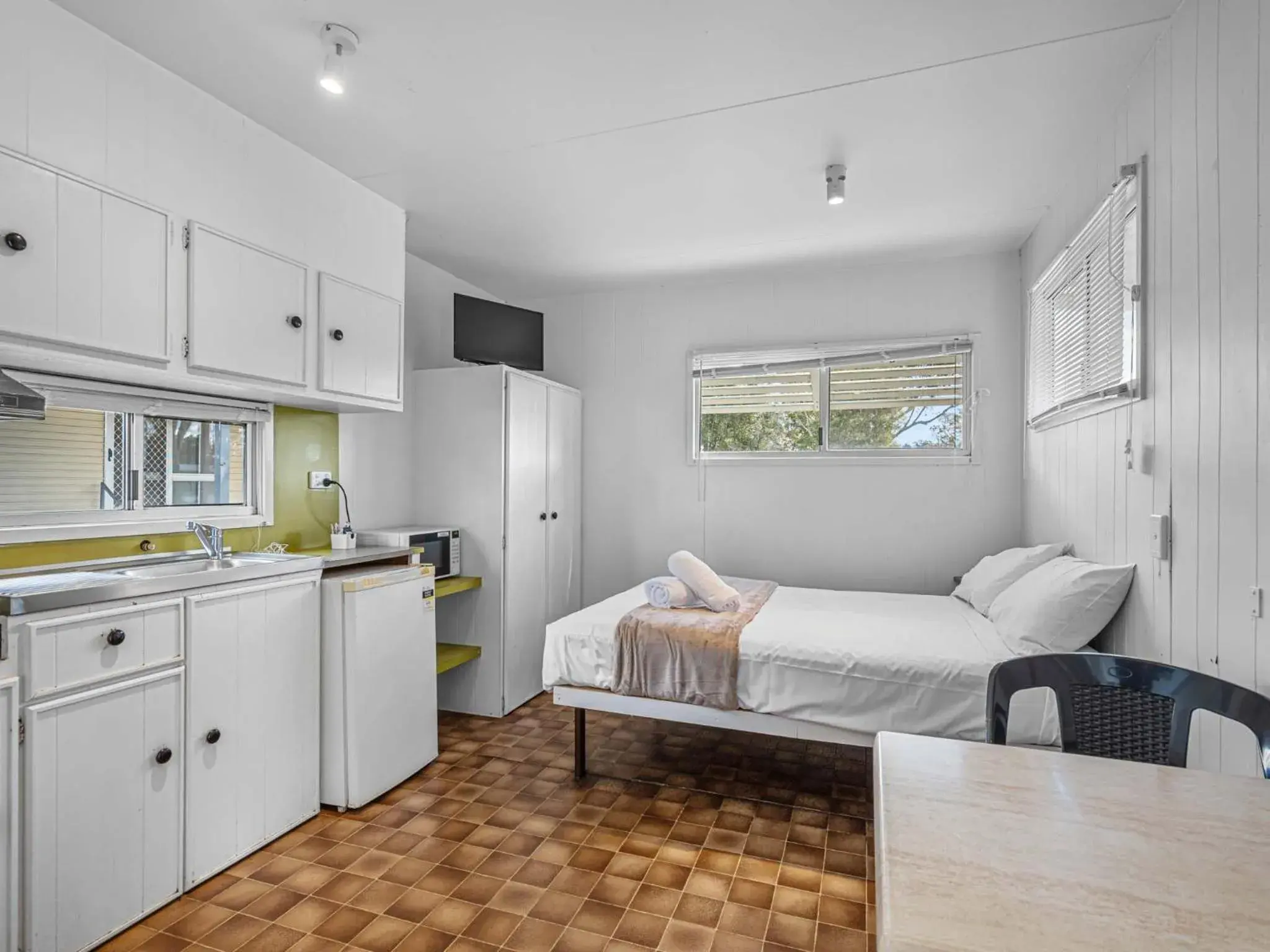 Standard Cabin - Pet Friendly in Crows Nest Tourist Park Standard Cabin - Pet Friendly in Crows Nest Tourist Park