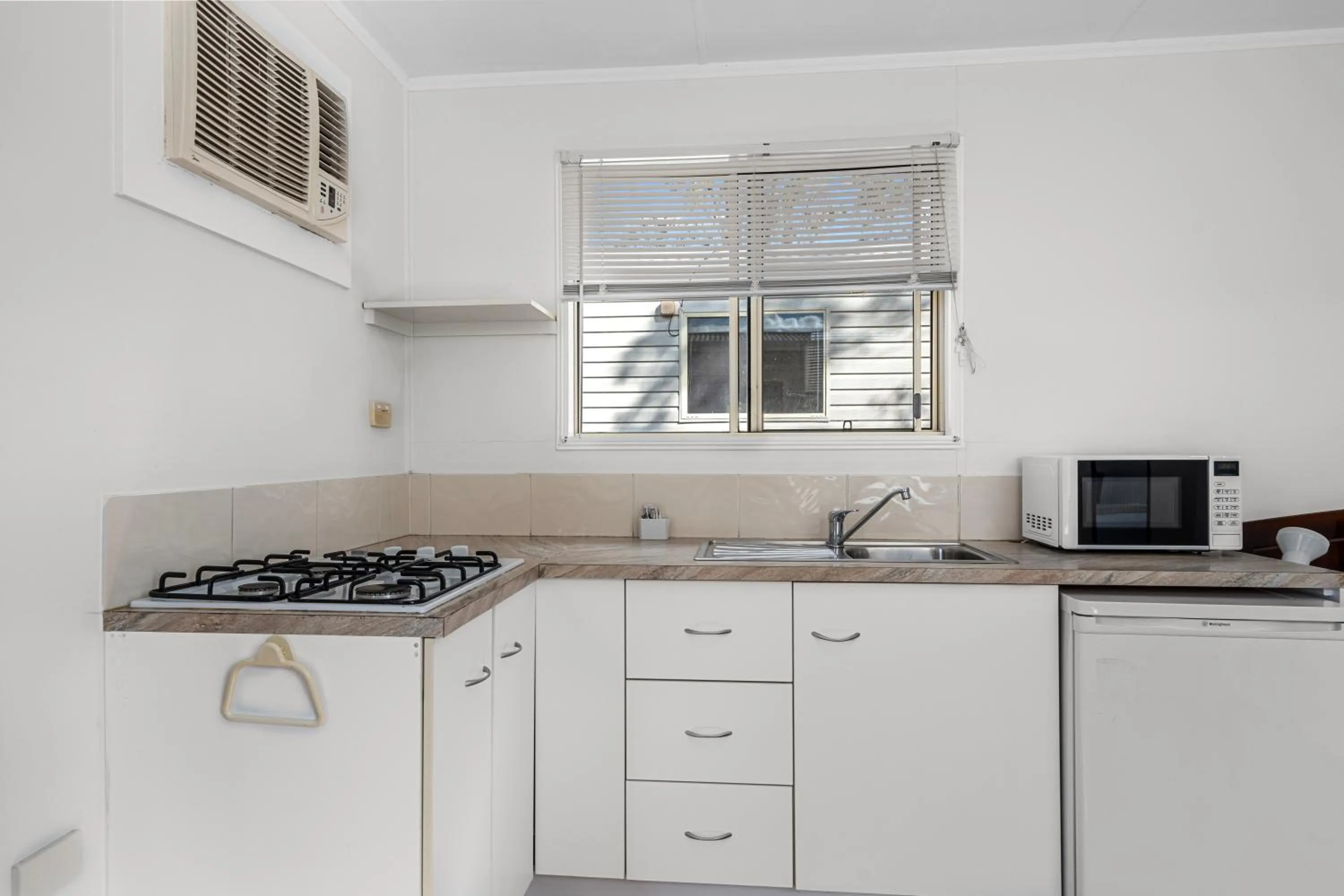 Kitchen or kitchenette in Crows Nest Tourist Park