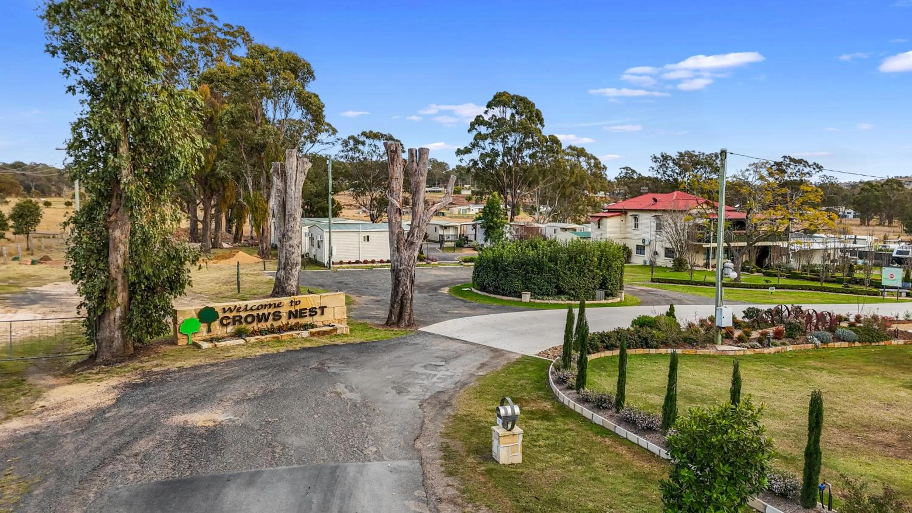 Property building in Crows Nest Tourist Park