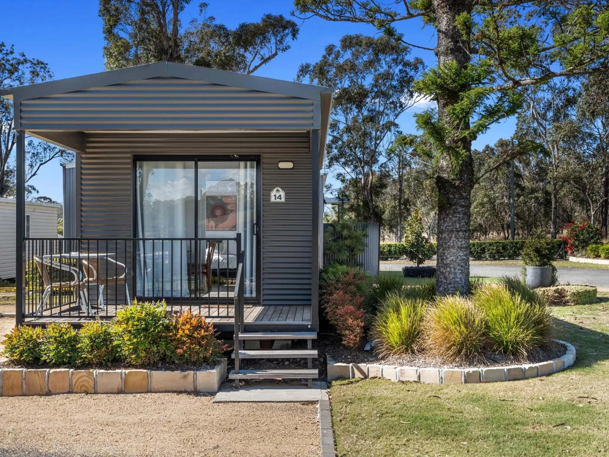 Deluxe One-Bedroom Cabin in Crows Nest Tourist Park