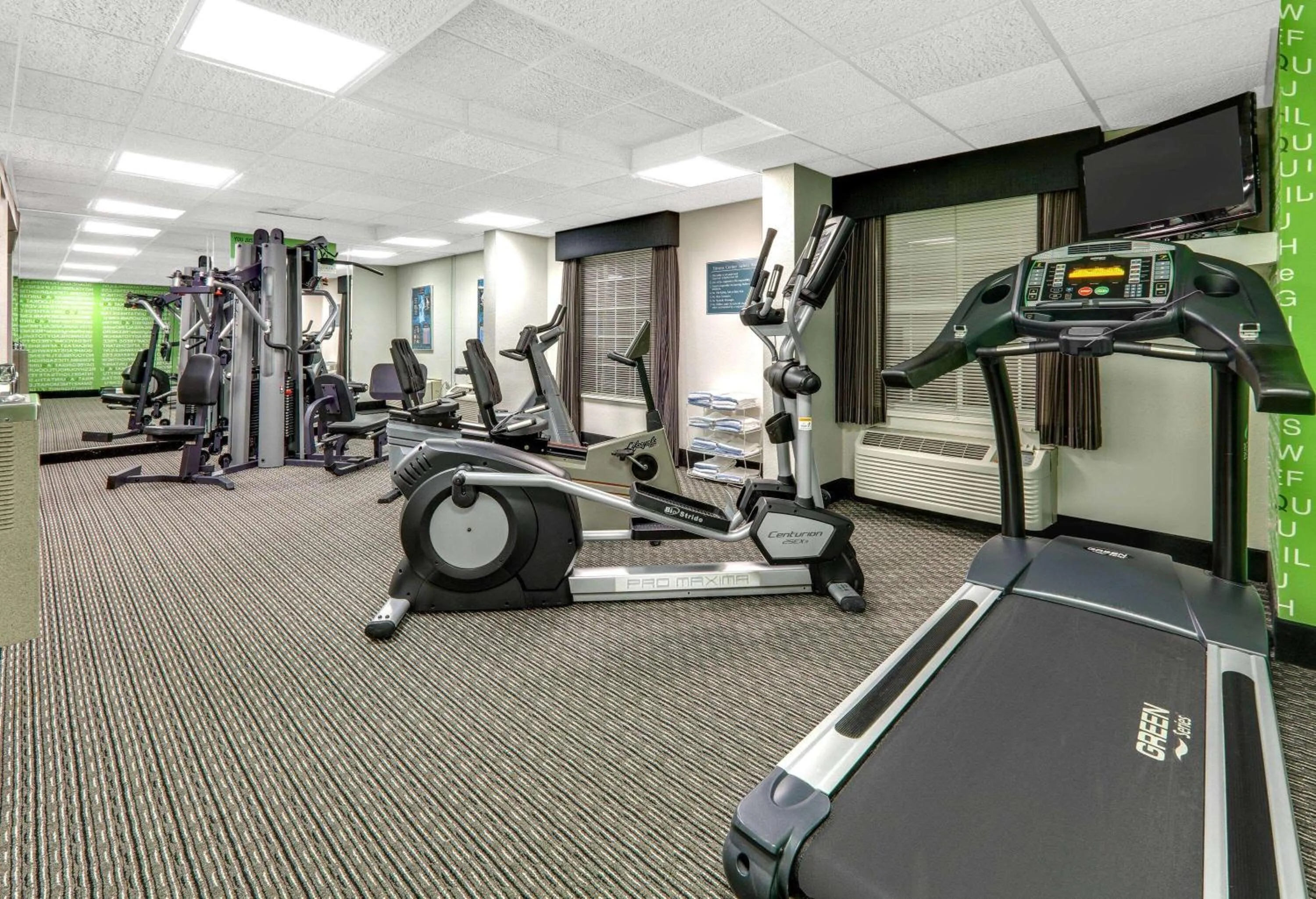 Fitness centre/facilities in La Quinta by Wyndham Dallas - Addison Galleria