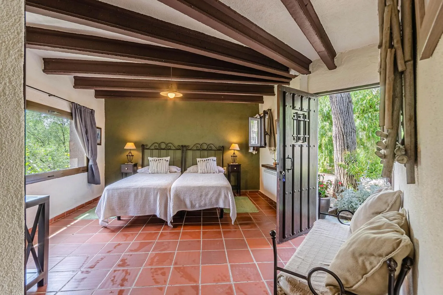 Photo of the whole room, Bed in Comarquinal Bioresort Penedes