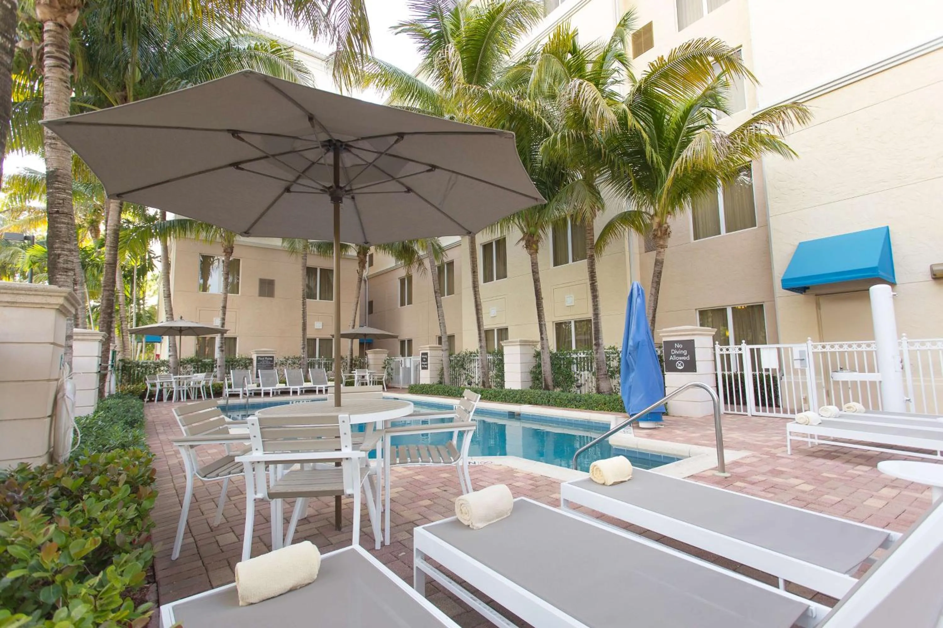 Pool view in Homewood Suites by Hilton Palm Beach Gardens