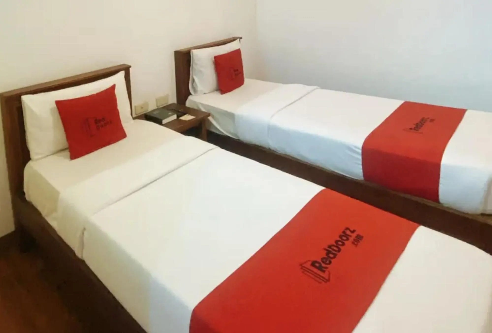 Bed in RedDoorz Plus at Balai Sofia Bed & Breakfast Batangas