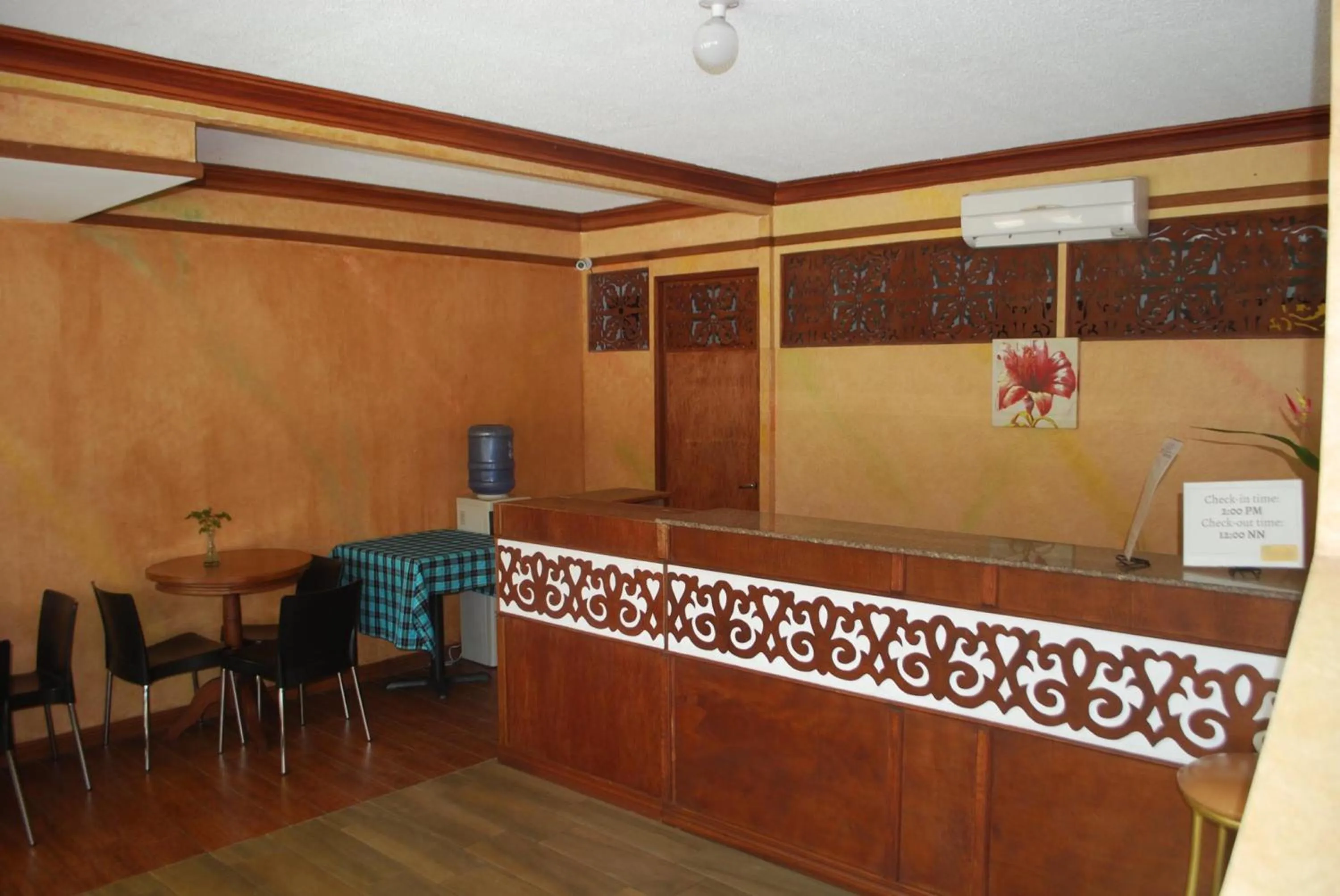 Lobby or reception in RedDoorz Plus at Balai Sofia Bed & Breakfast Batangas