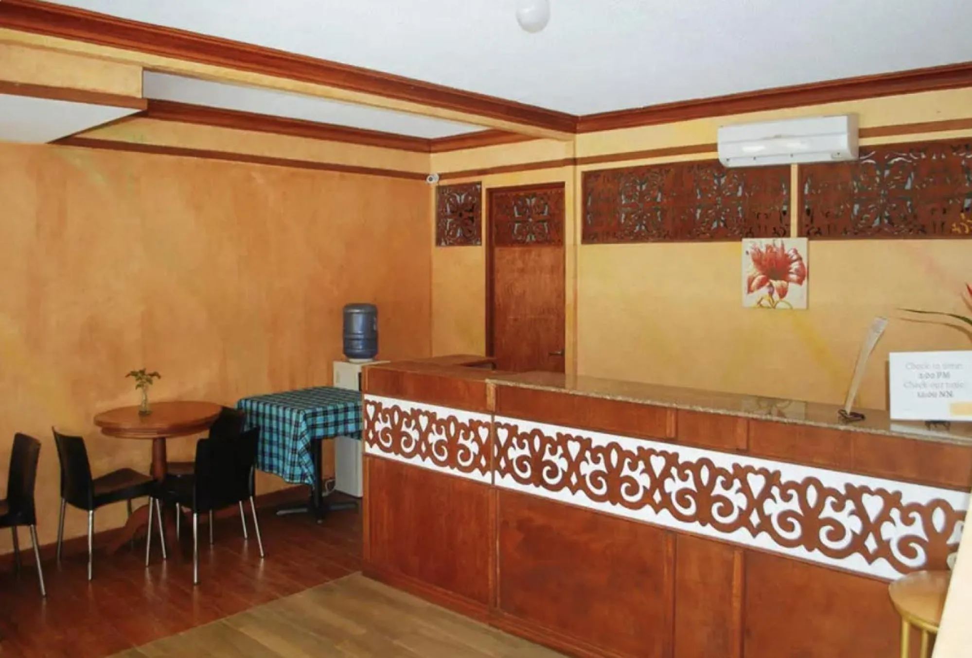 Lobby or reception in RedDoorz Plus at Balai Sofia Bed & Breakfast Batangas