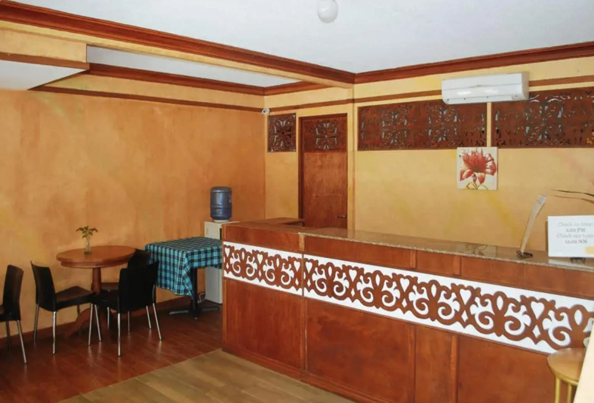 Lobby or reception in RedDoorz Plus at Balai Sofia Bed & Breakfast Batangas