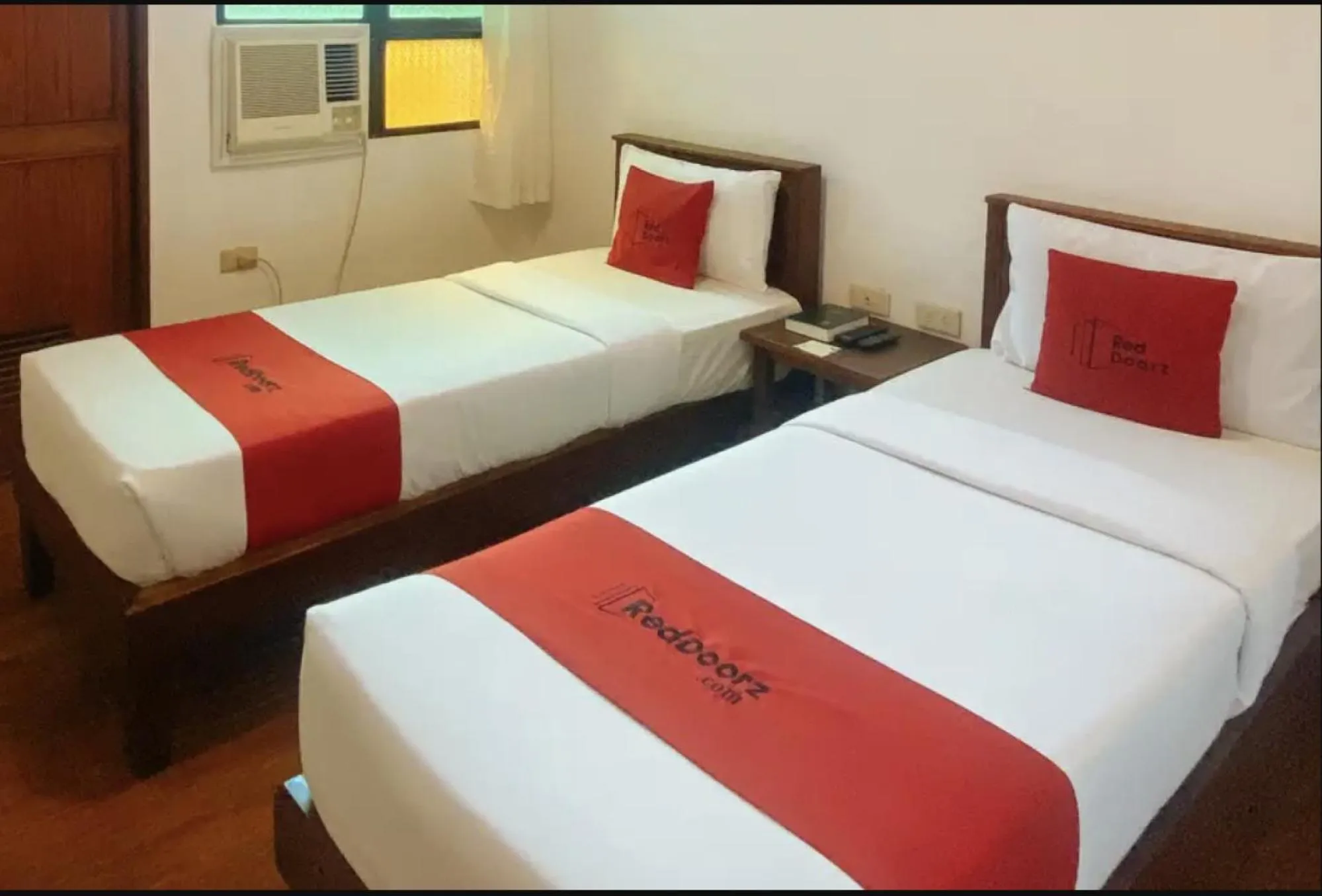 Bed in RedDoorz Plus at Balai Sofia Bed & Breakfast Batangas