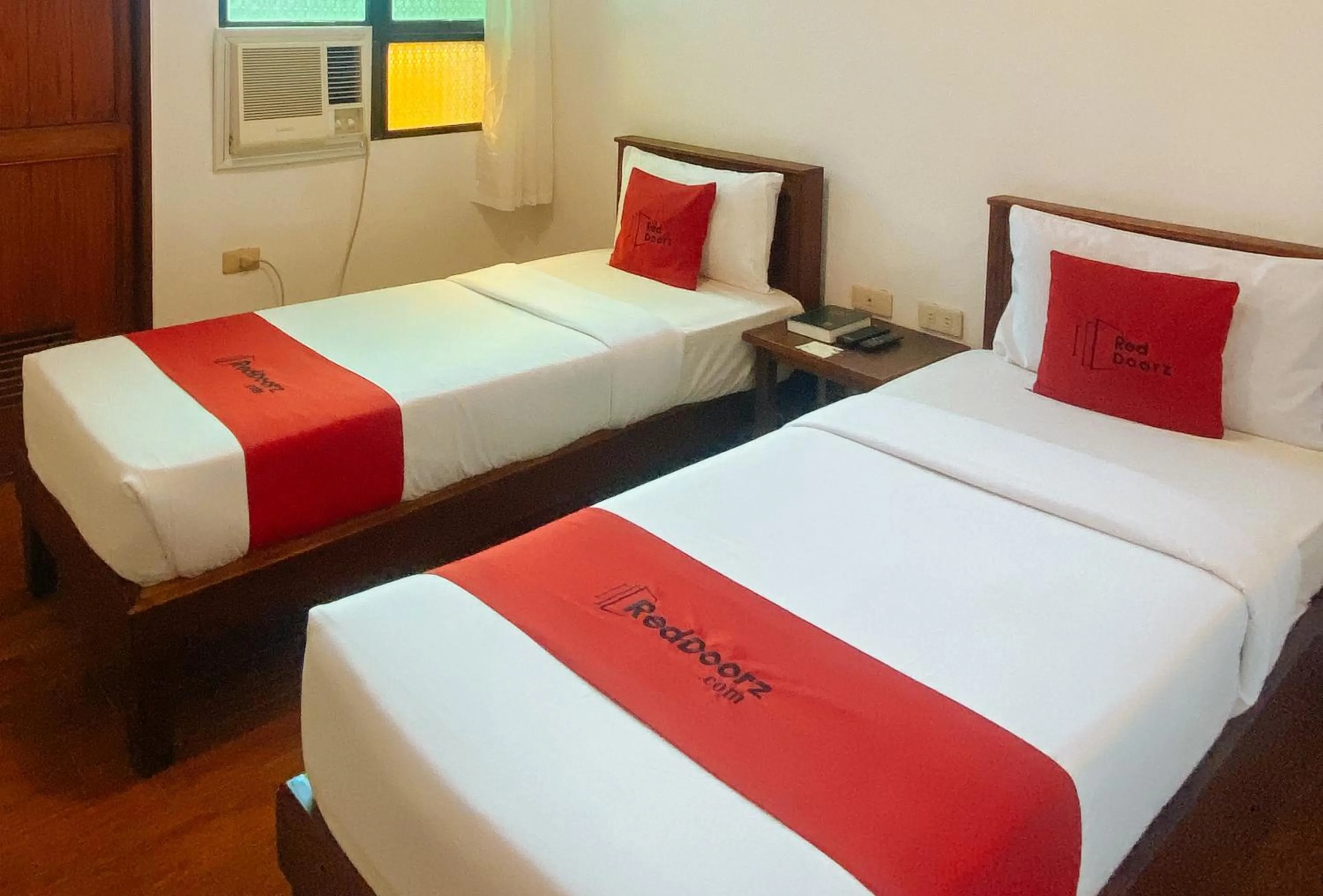 Bed in RedDoorz Plus at Balai Sofia Bed & Breakfast Batangas