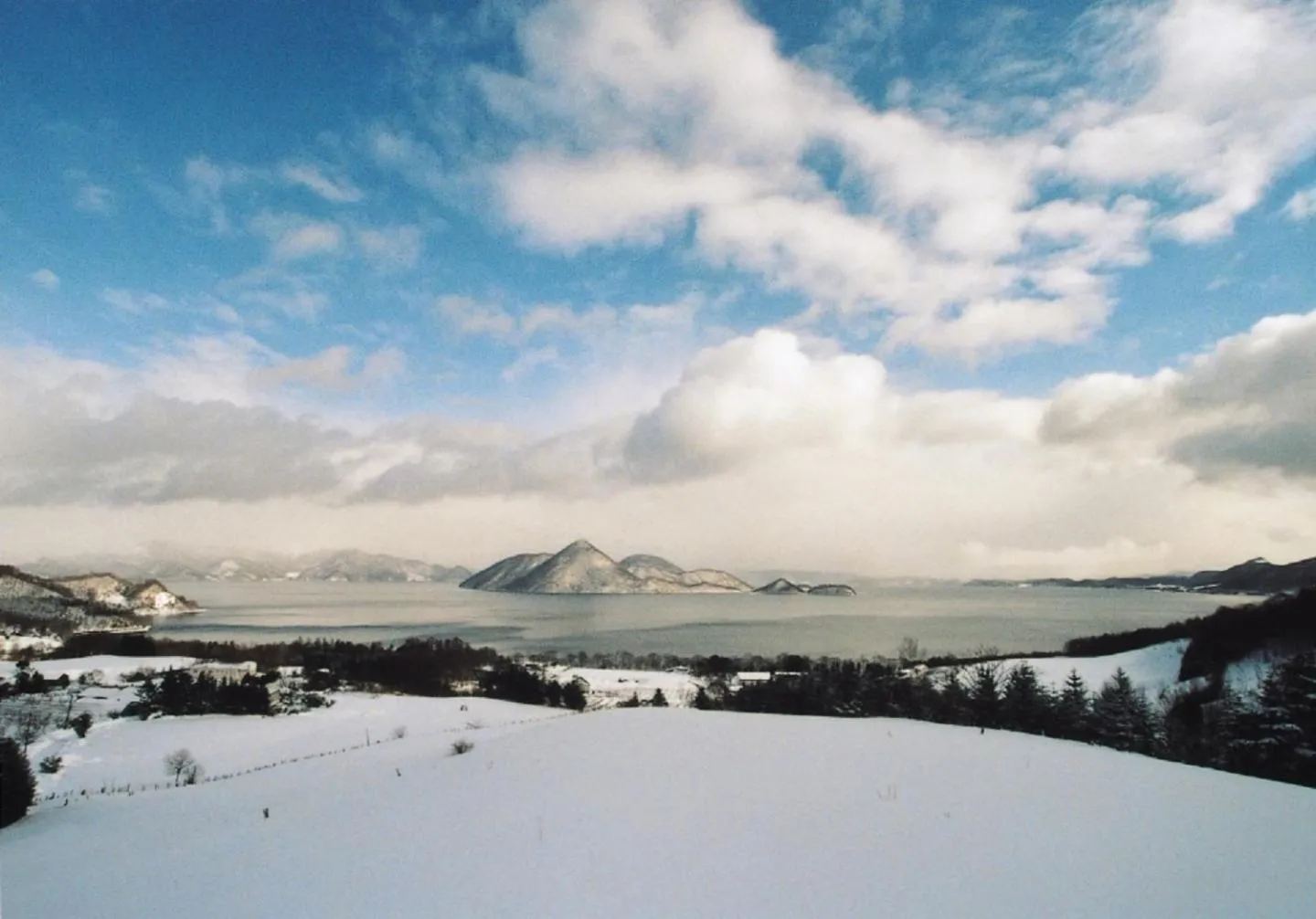 Natural landscape in LAKE TOYA Logde SIGRA