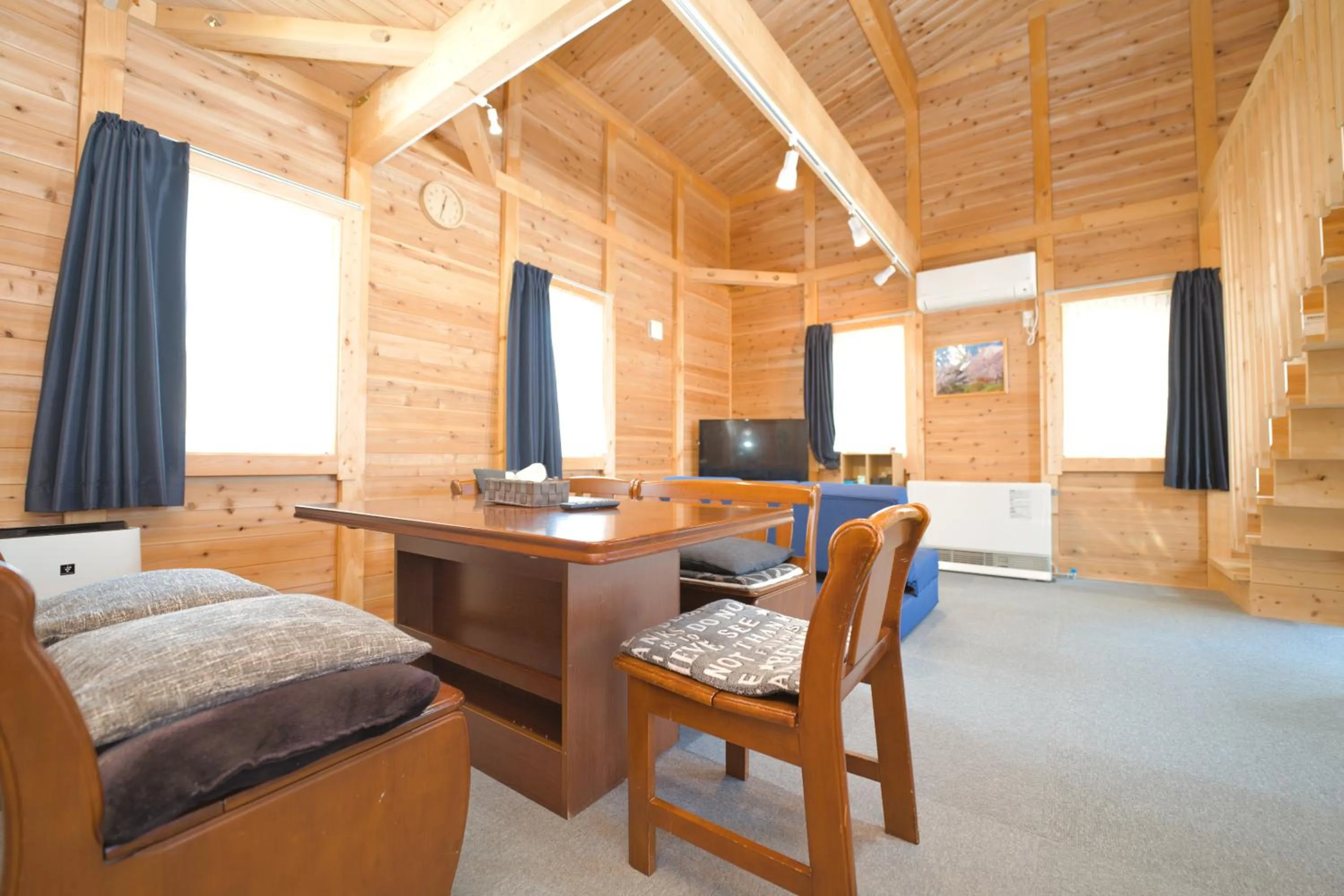 Dining area in LAKE TOYA Logde SIGRA