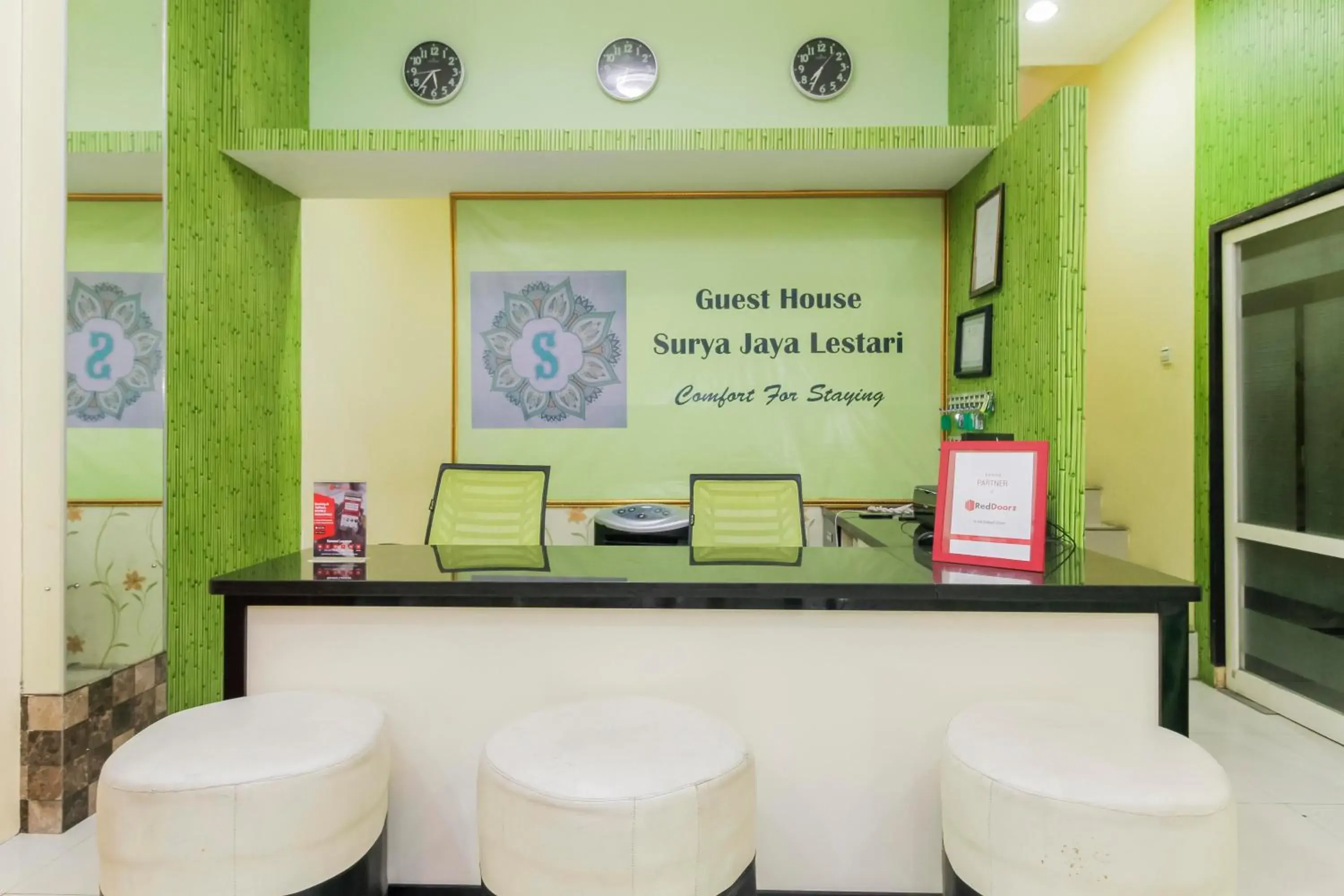 Lobby or reception in RedDoorz near Taman Samarendah Samarinda Lobby or reception in RedDoorz near Taman Samarendah Samarinda