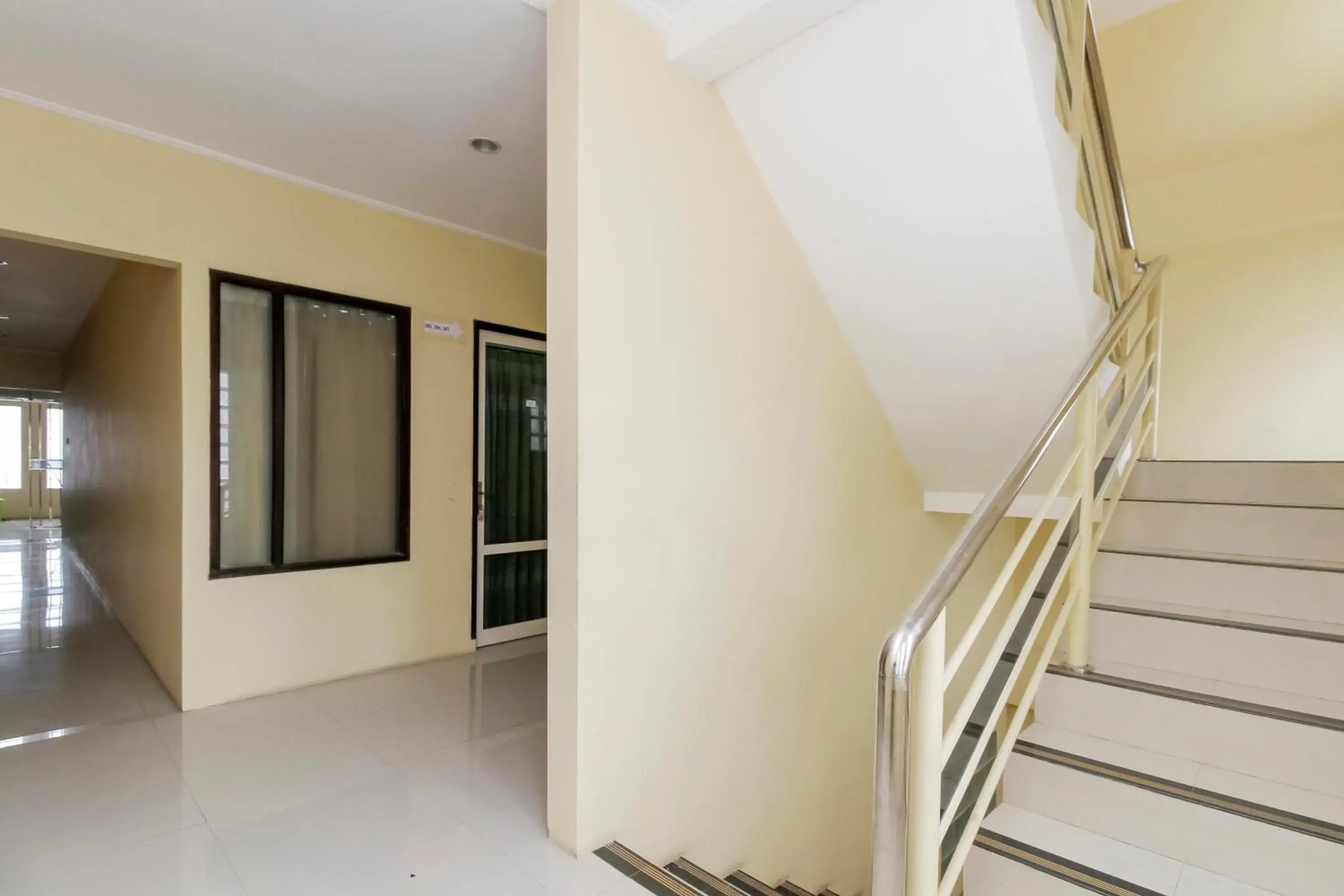 Lobby or reception in RedDoorz near Taman Samarendah Samarinda Lobby or reception in RedDoorz near Taman Samarendah Samarinda