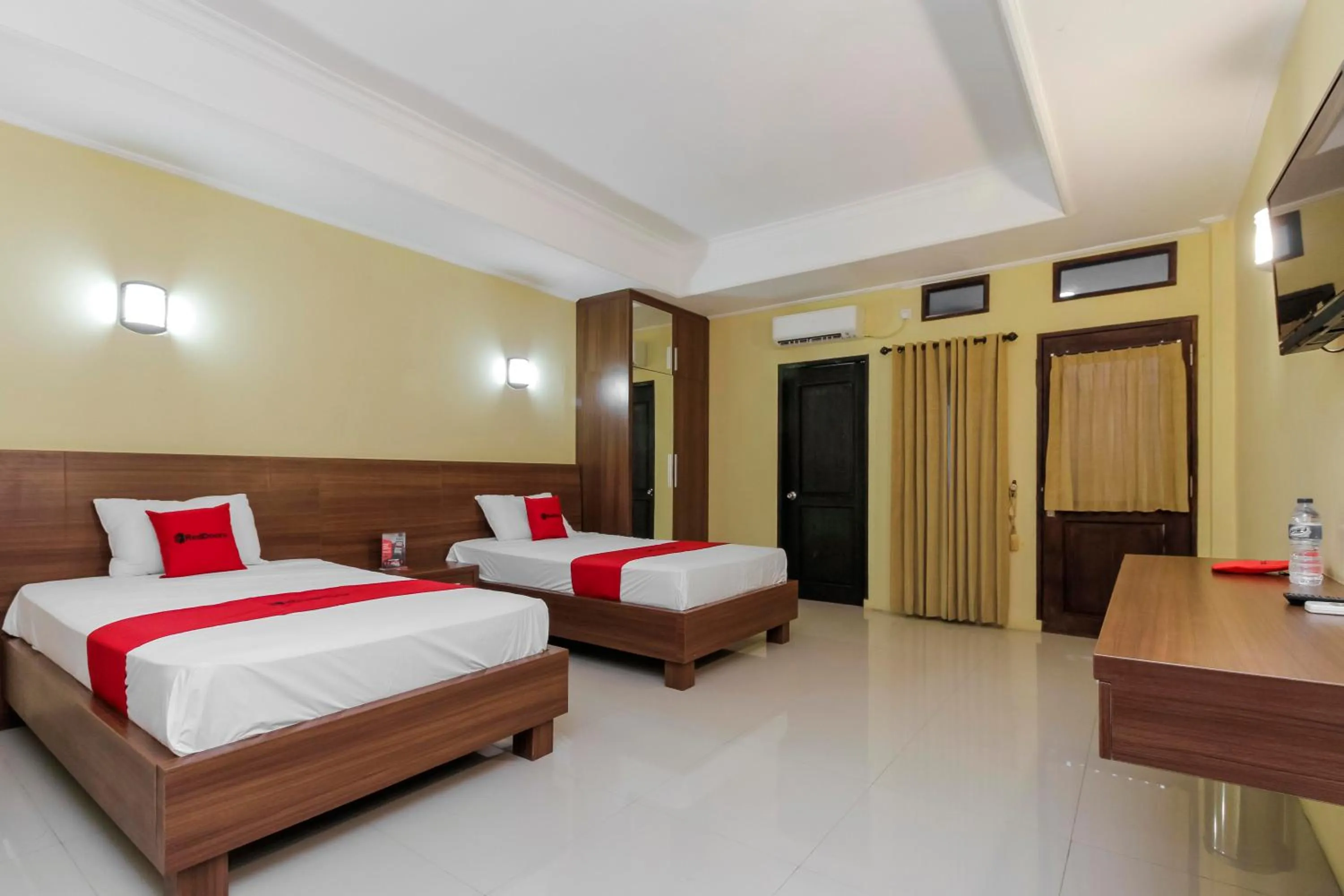 Bedroom, Bed in RedDoorz near Taman Samarendah Samarinda