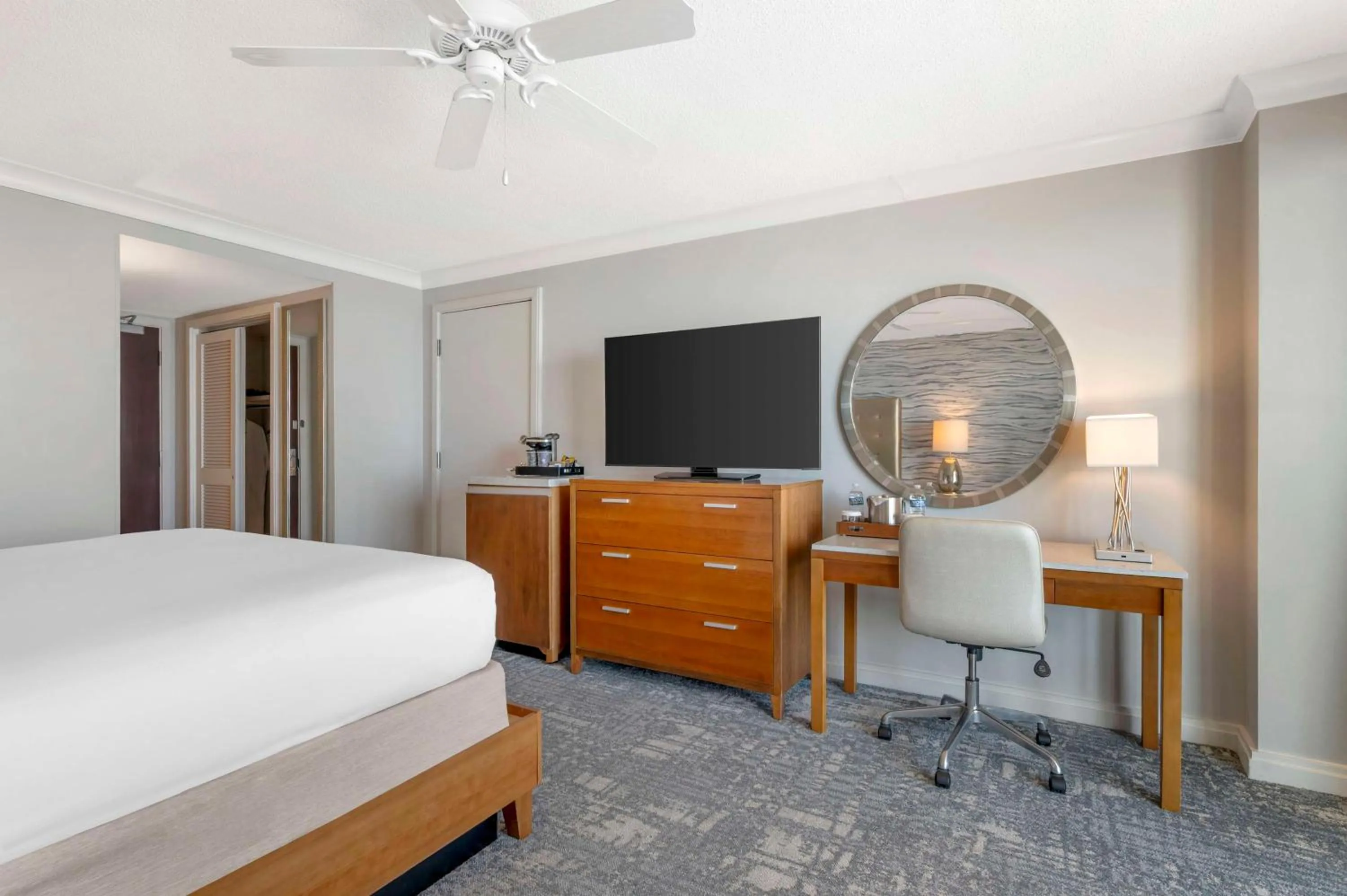 Bedroom, Bed in Hilton Virginia Beach Oceanfront