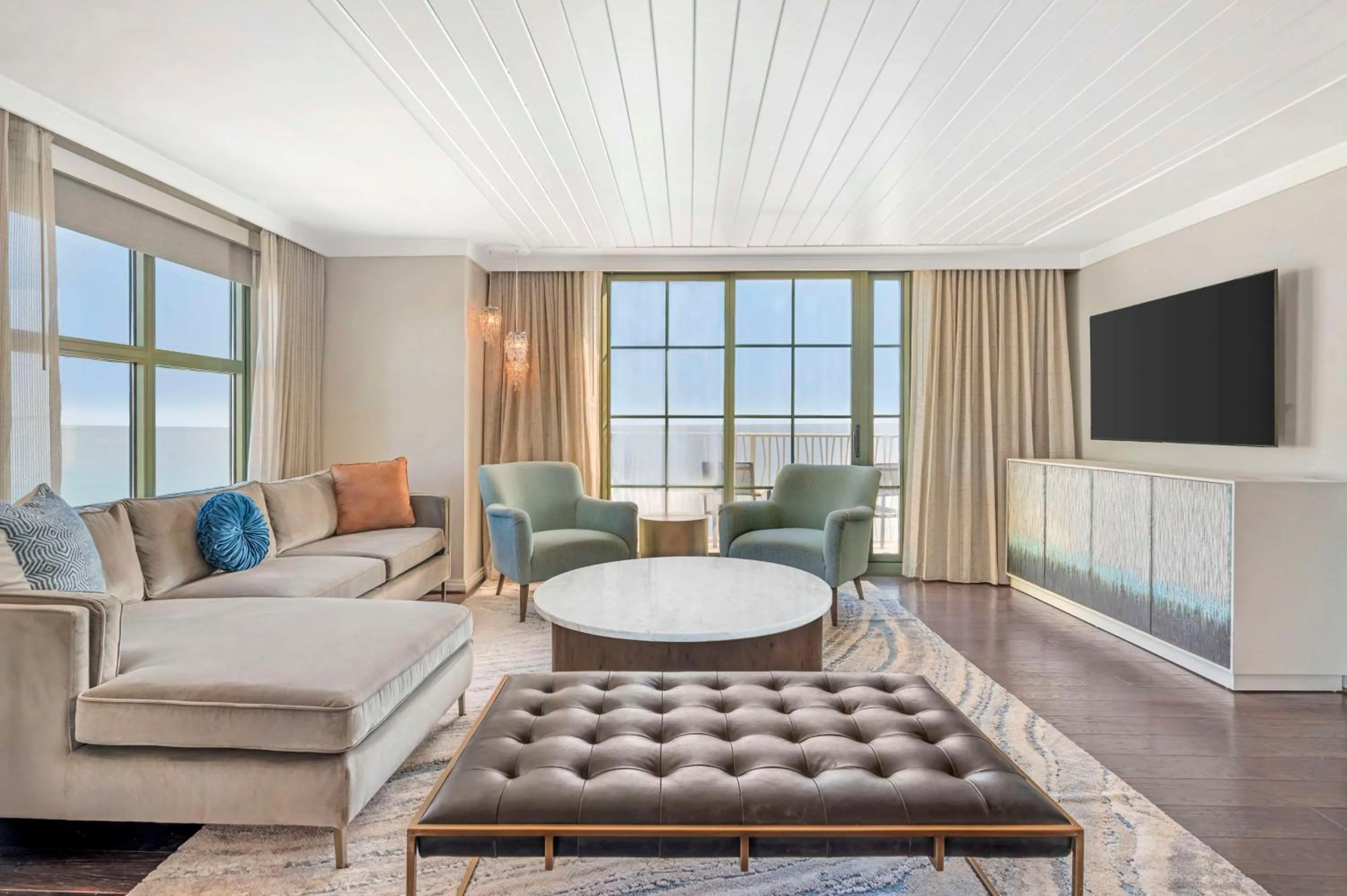 Living room in Hilton Virginia Beach Oceanfront