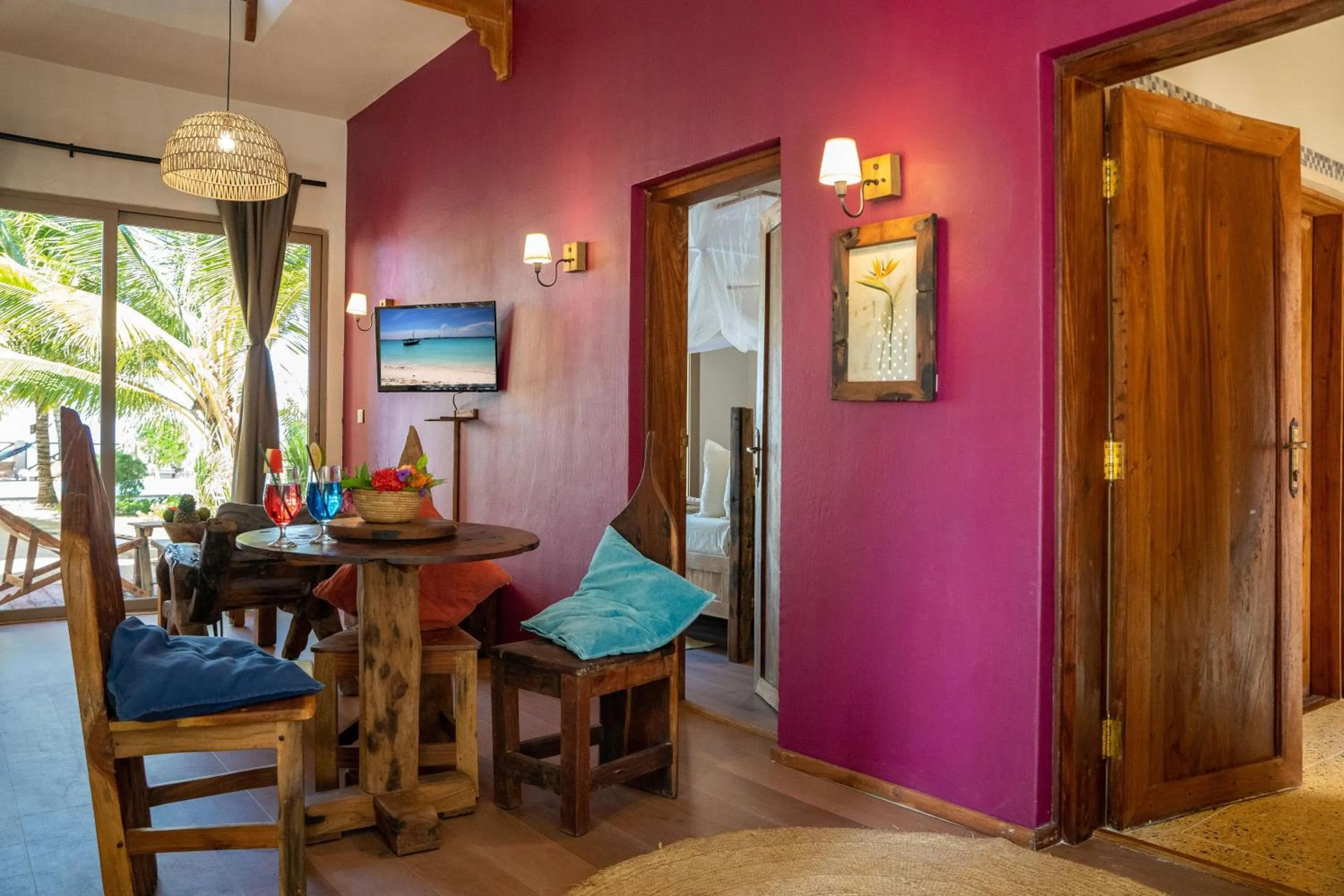 TV and multimedia in Clove Island Villas & Spa