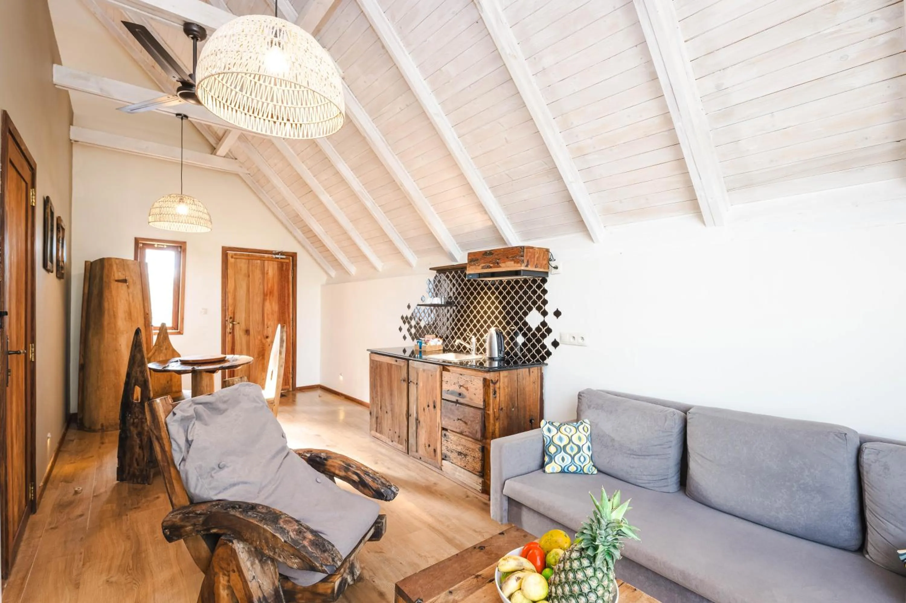 Kitchen or kitchenette in Clove Island Villas & Spa