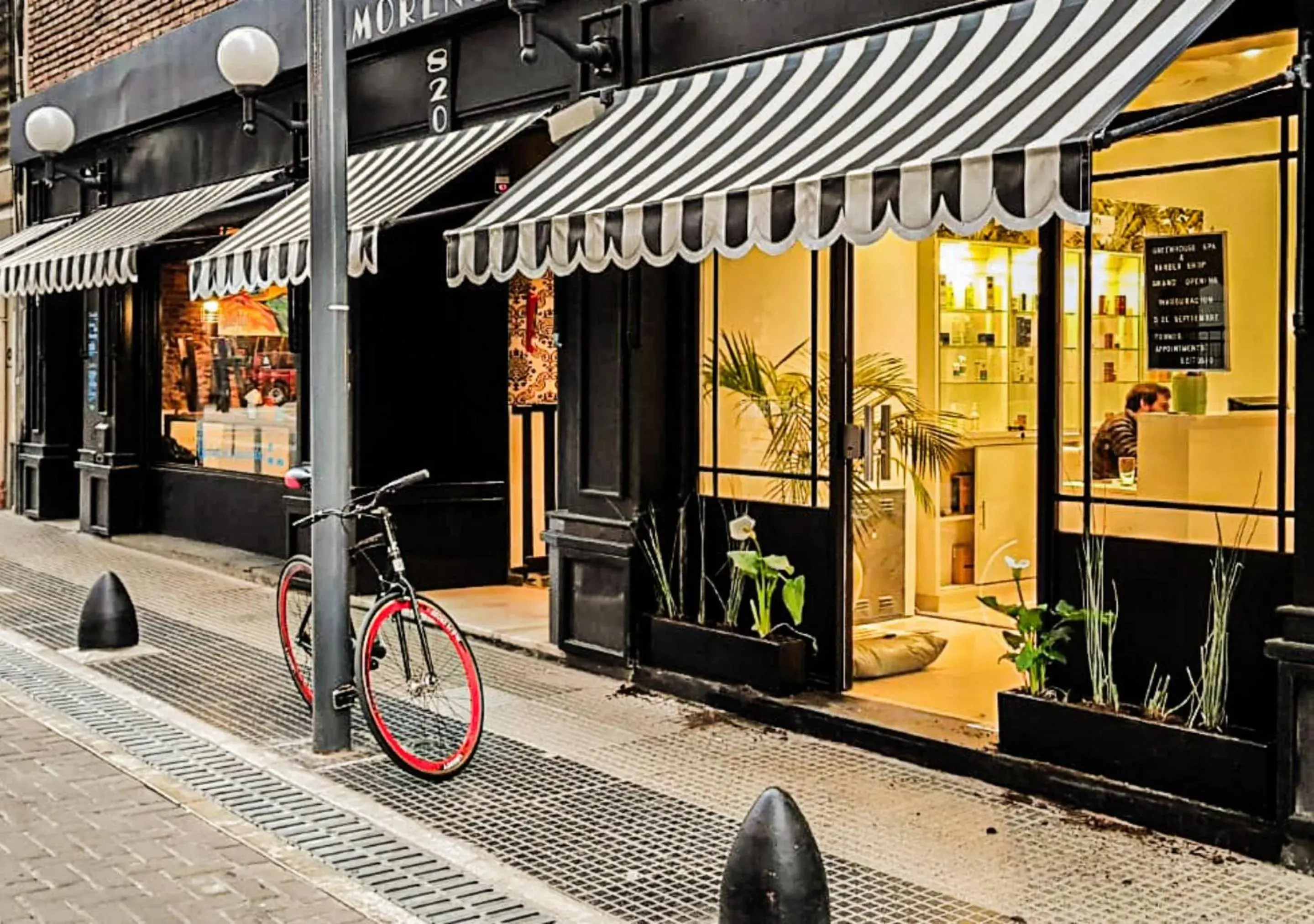 Property building in Moreno 820 by DOT Suites Property building in Moreno 820 by DOT Suites