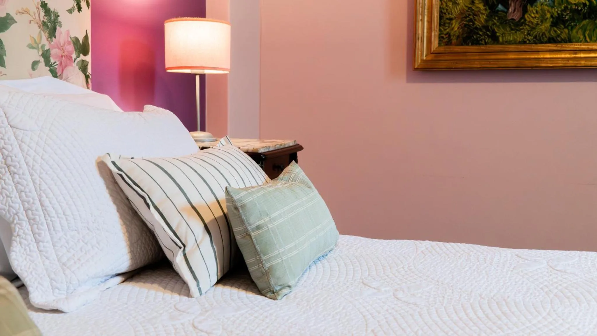 Decorative detail, Bed in RentUp Suites - San Telmo, Moreno 820