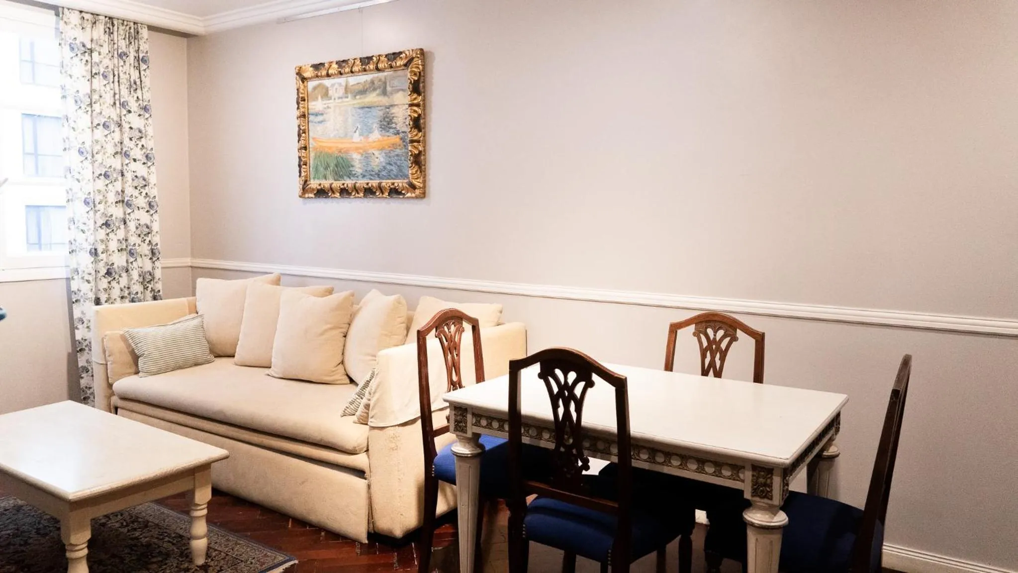 Living room in RentUp Suites - San Telmo, Moreno 820