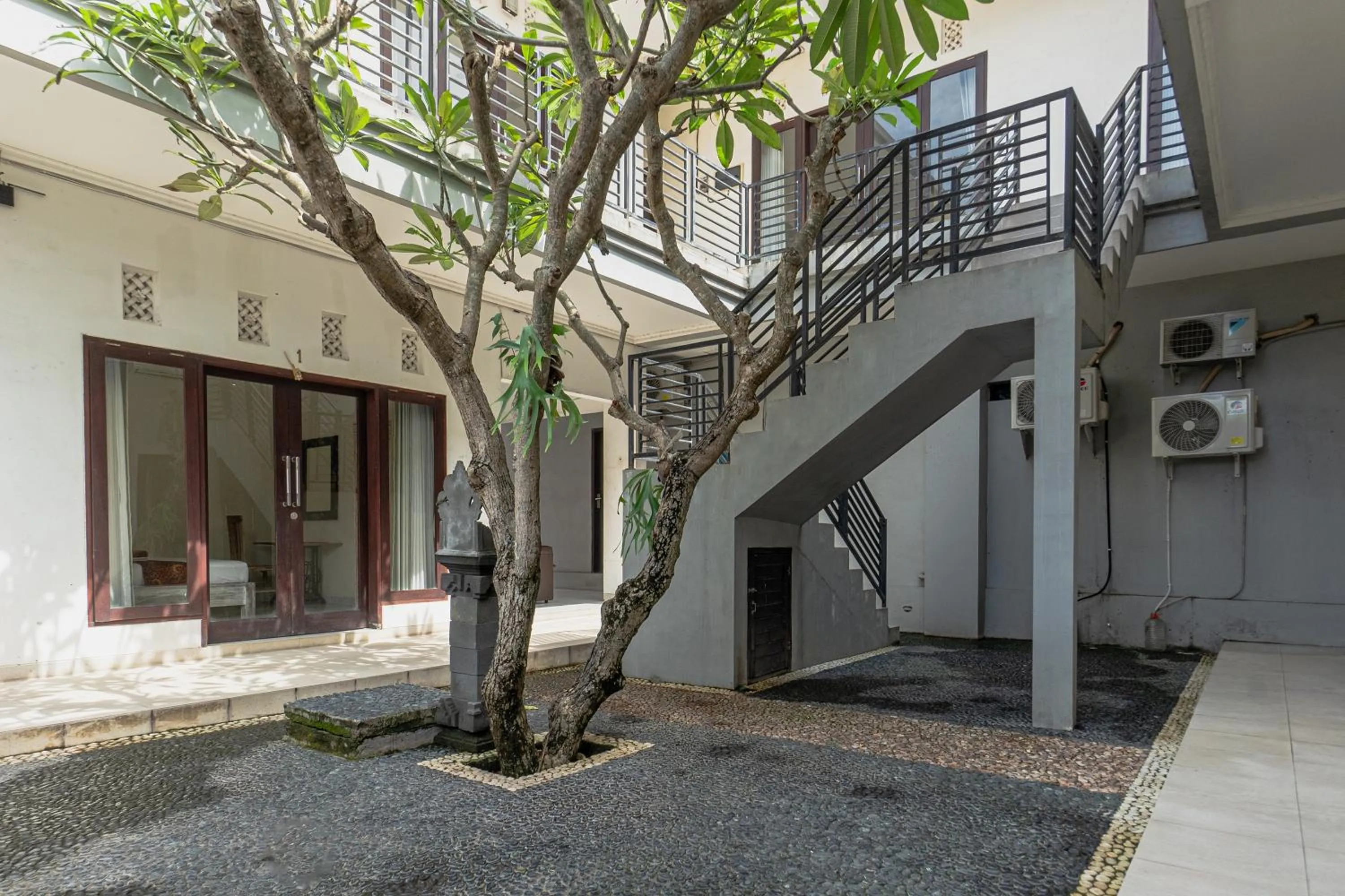 Property building in Azalea Homestay & Villa