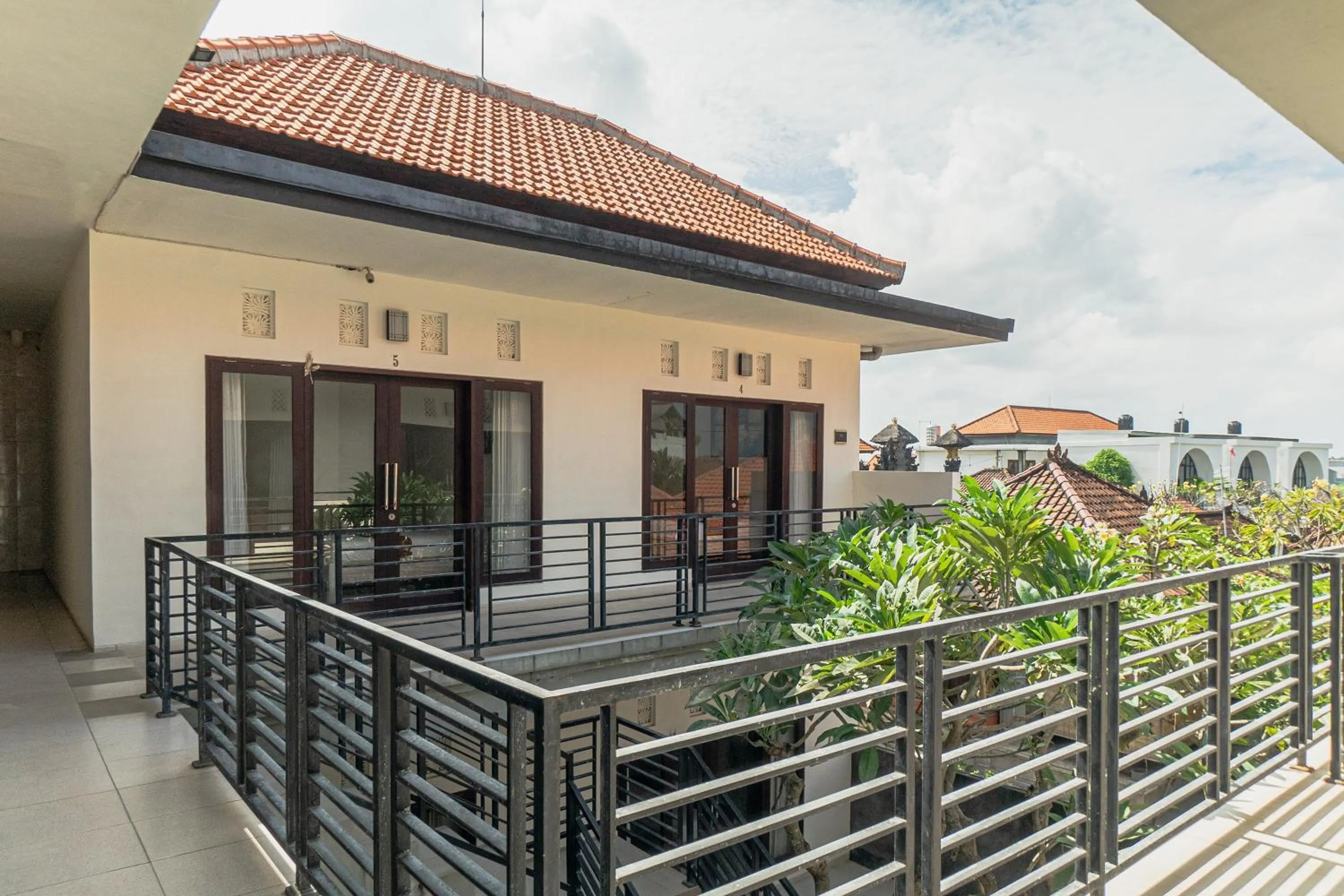 Property building in Azalea Homestay & Villa