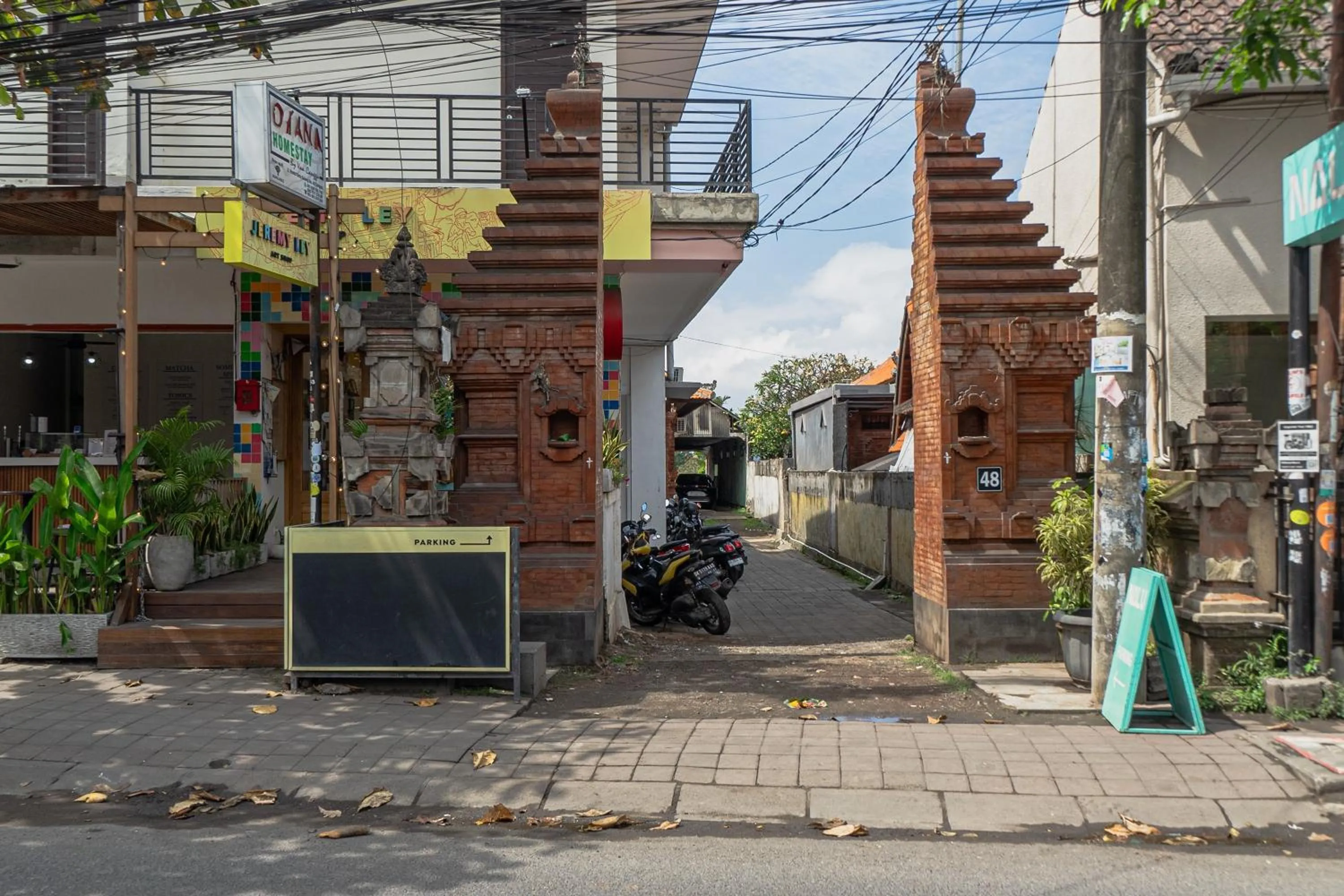 Property building in Azalea Homestay & Villa