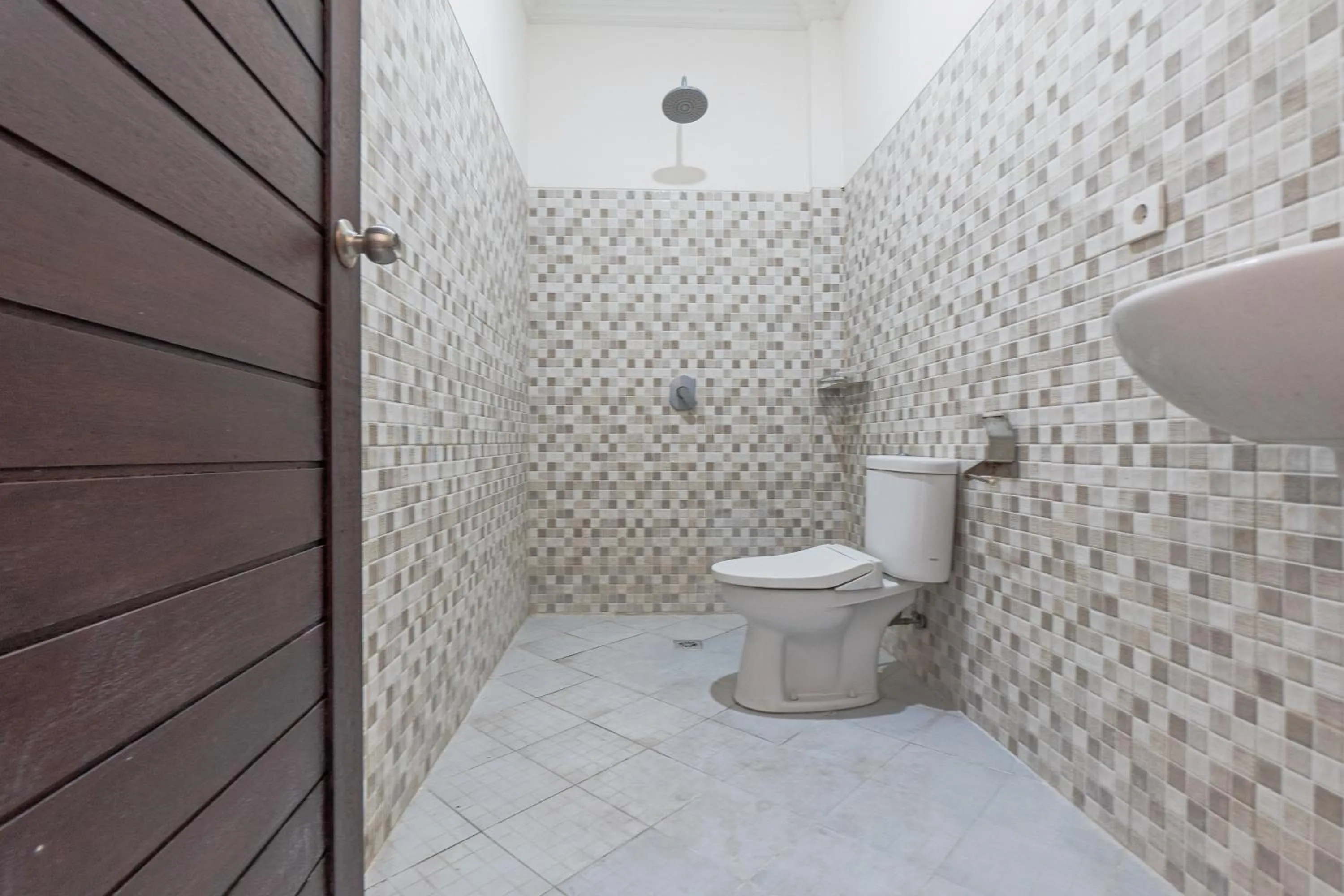 Bathroom in Azalea Homestay & Villa