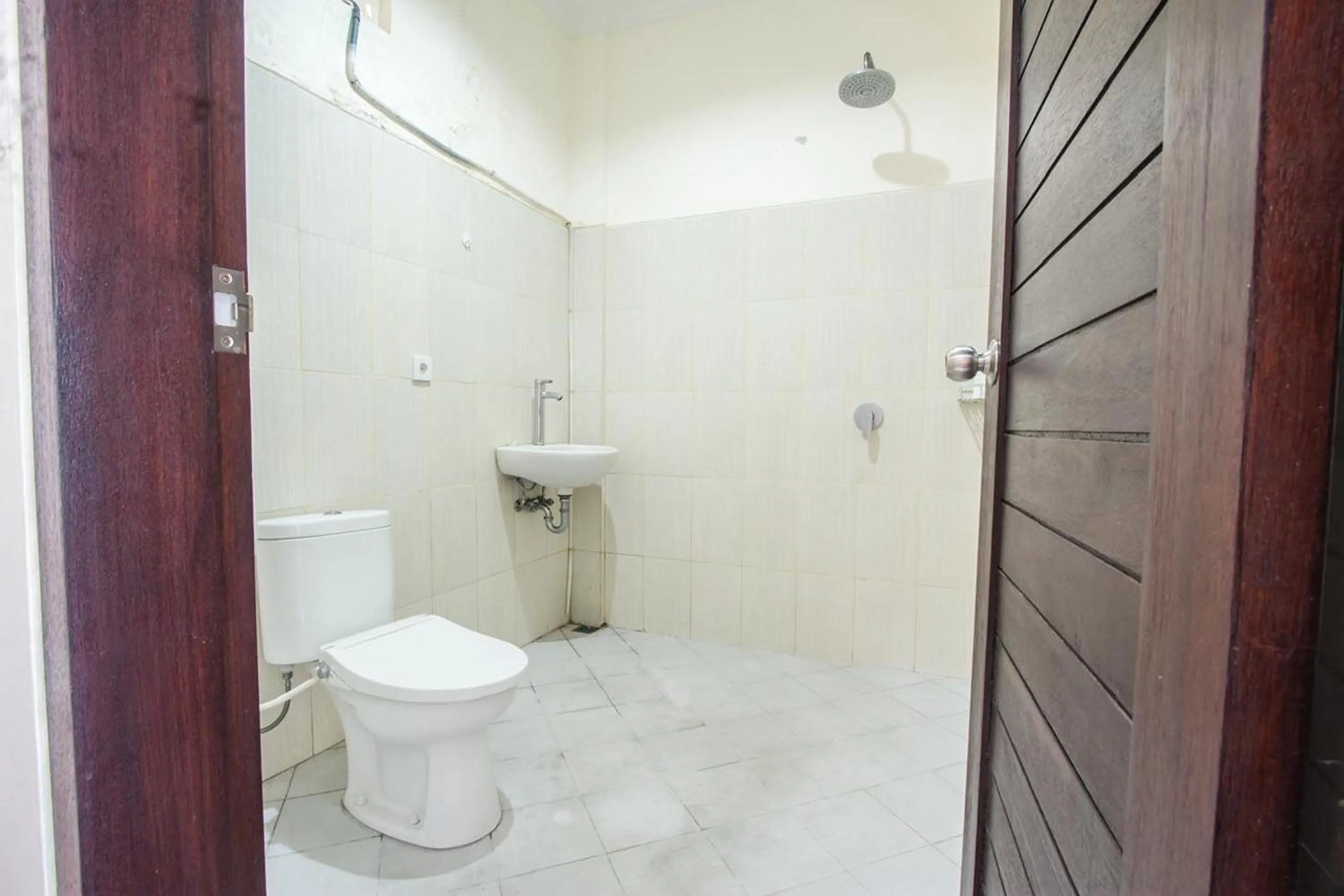 Bathroom in Azalea Homestay & Villa